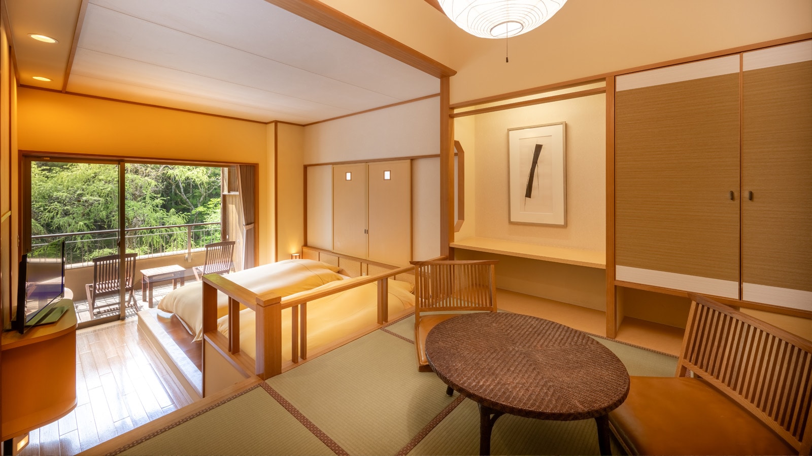 ชั้น 4 ห้องพักแบบพาโนรามิคสไตล์ญี่ปุ่นสมัยใหม่ มุมมองห้องจากทางเข้า มีประมาณ 3 ถึง 4 ขั้นตอน