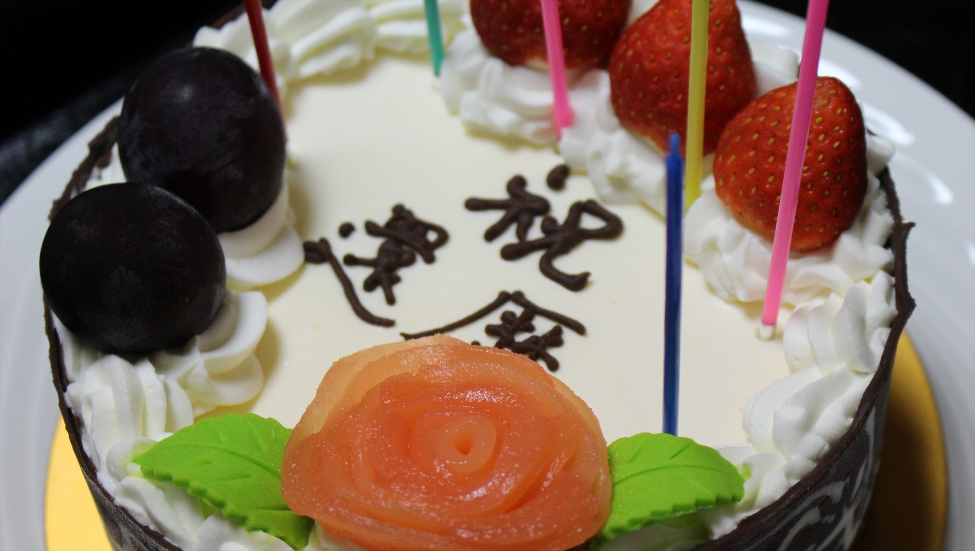 미야지마의 전통 케이크 가게가 만드는 부드러운 케이크입니다. 5호 사이즈로 4000엔~ 좋아하는 메시지도 넣을 수 있습니다!