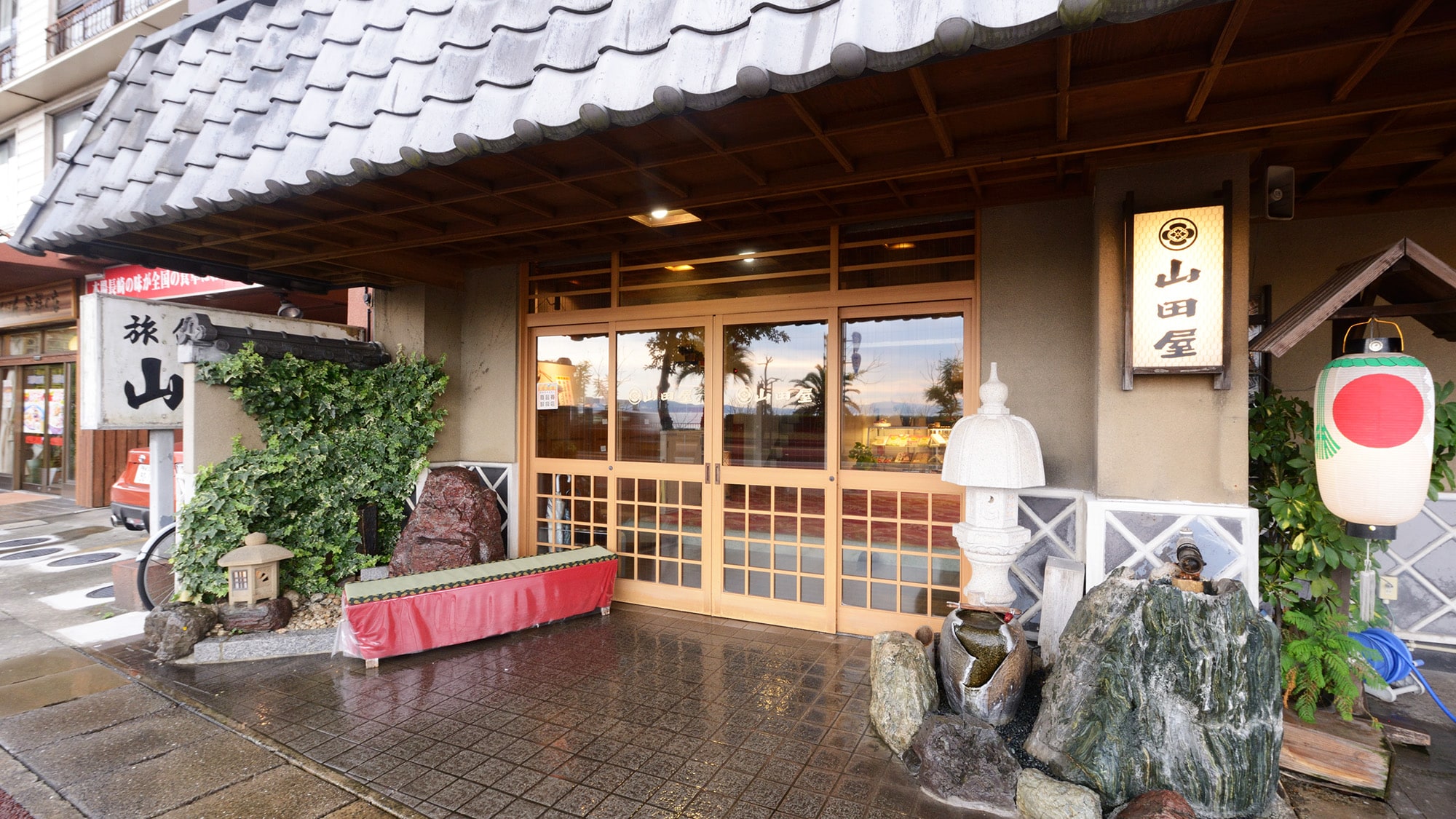 *[外觀] 歡迎光臨山田屋♪我們將竭誠為您服務，讓每一位客人都感到滿意。