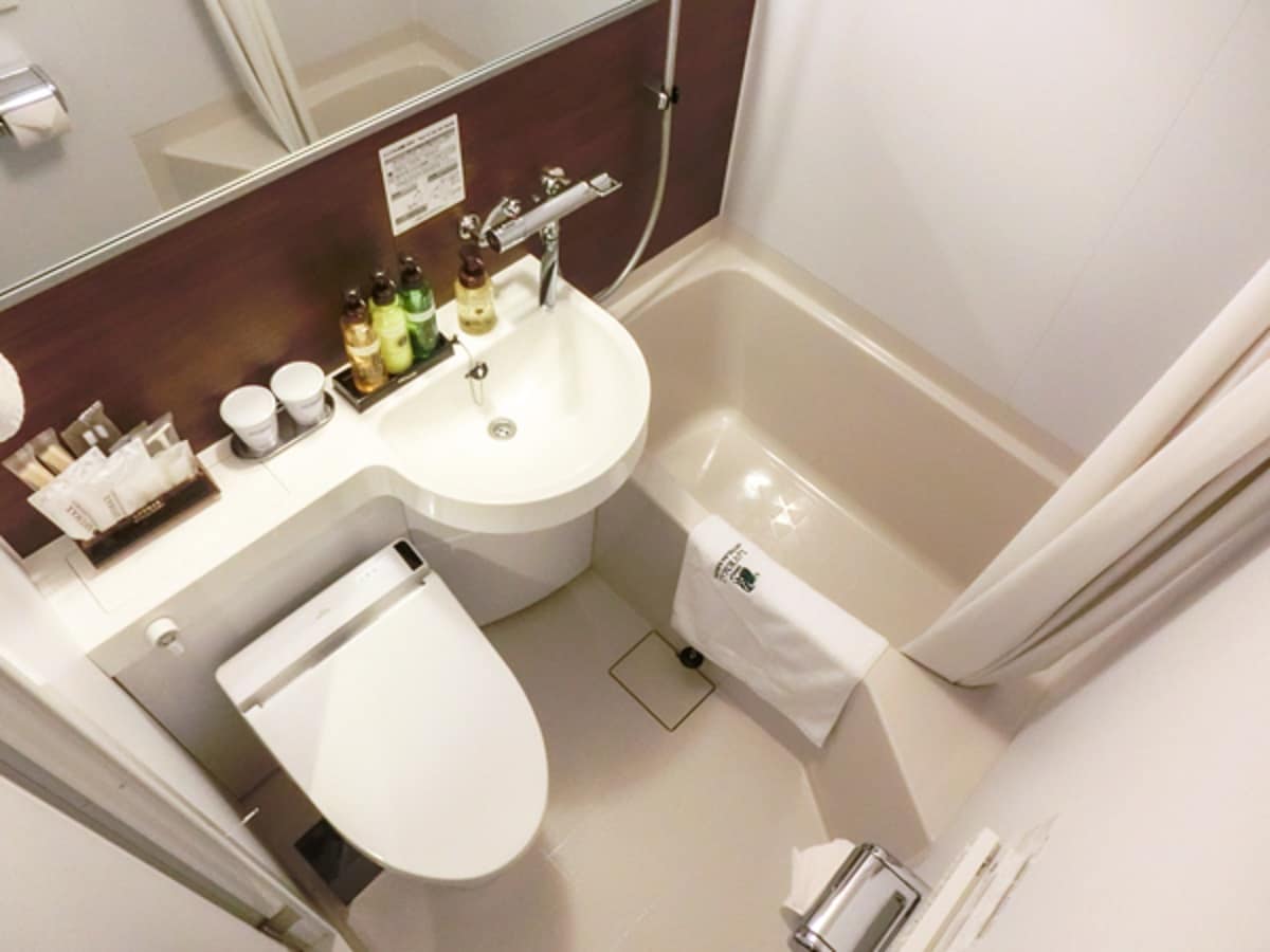 [Bath] DHC amenities are used ♪ Spacious design bathtub & warm water washing toilet seat ♪