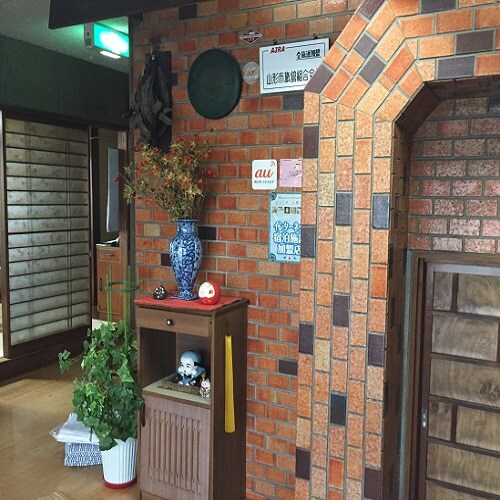 Even though it's my first time, I want to say that I'm home ... The nostalgic entrance of Yamashiroya