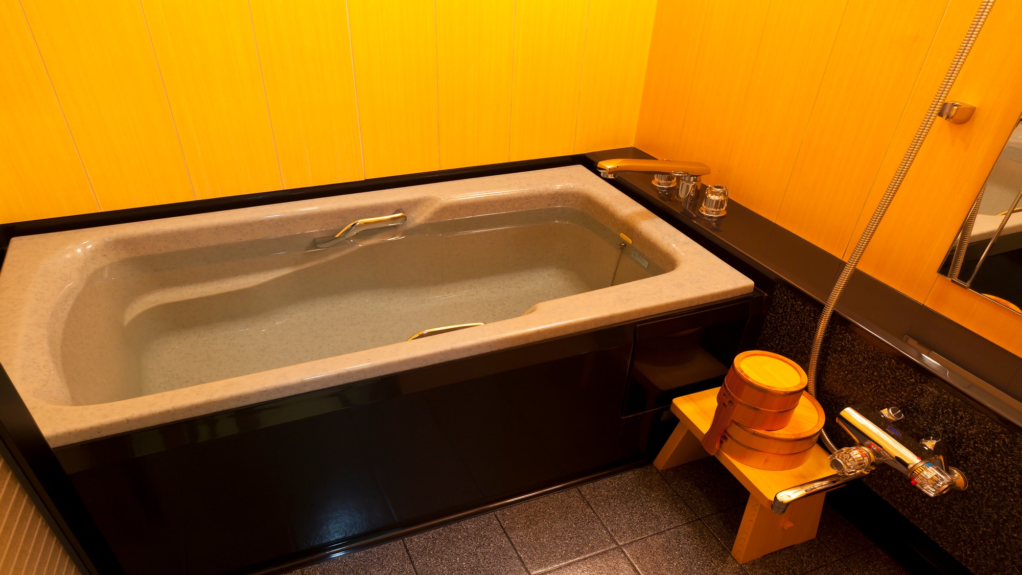 7th floor bathroom 2000x1125