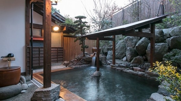 ○ Separate open-air baths for men and women