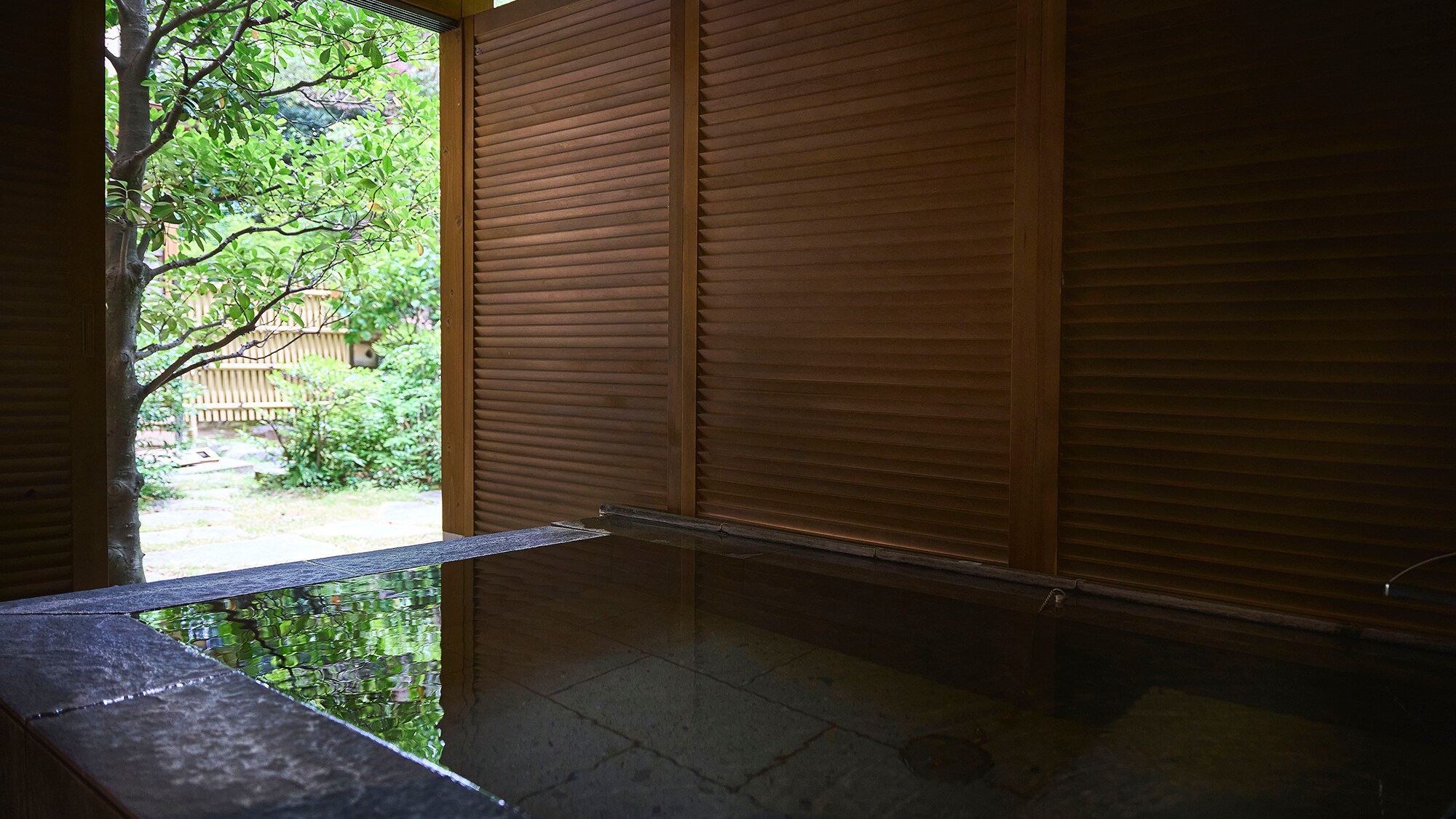 [Yoro Room: Terrace Suite] An open-air bath with a close-up view of the Japanese garden.