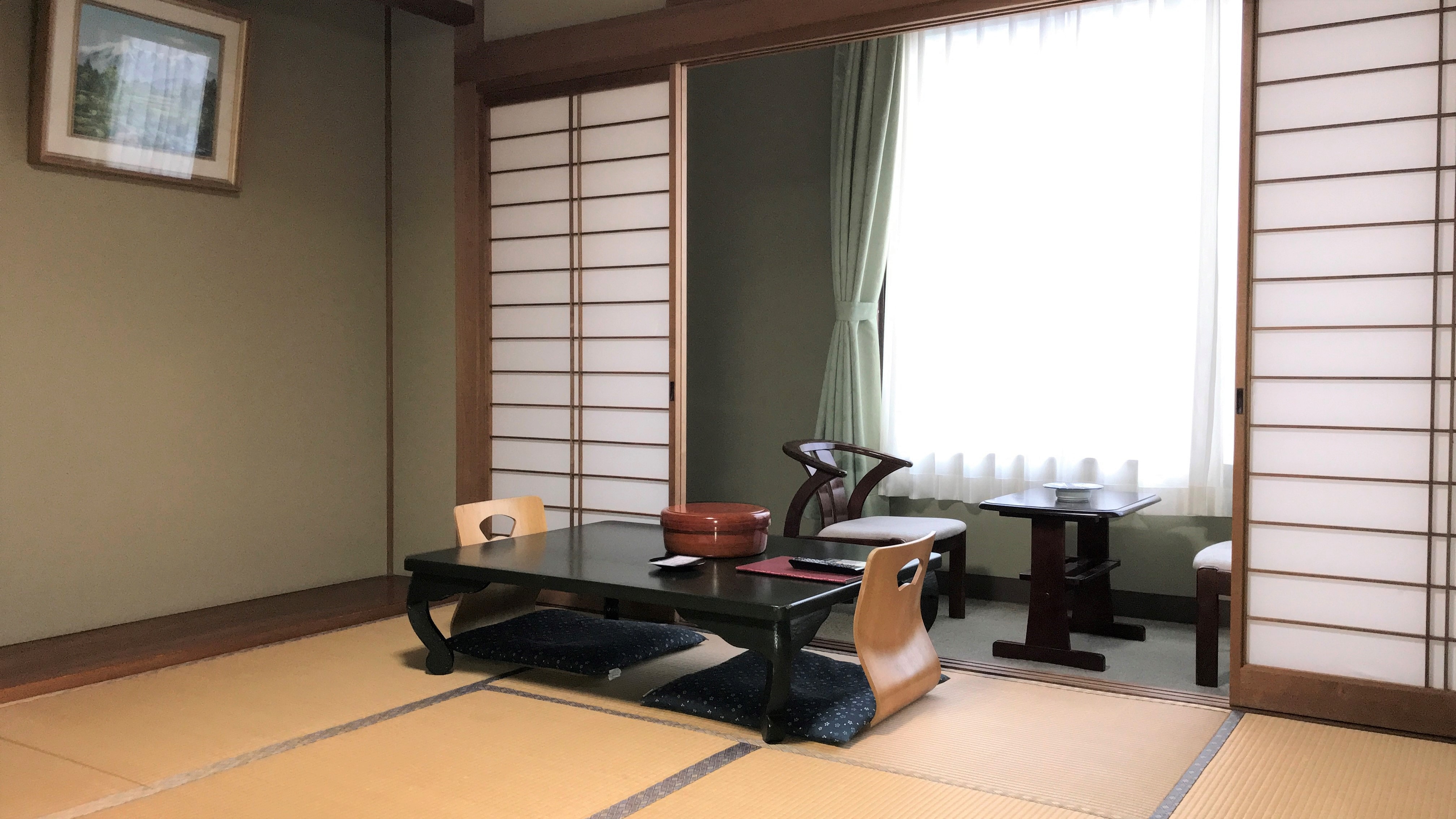 Kamar bergaya Jepang (dengan bathtub dan toilet)