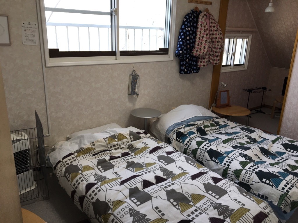ตัวอย่างห้องพักในโรงแรม : ห้องพักแบบตะวันตก พักได้ 1-2 ท่าน
