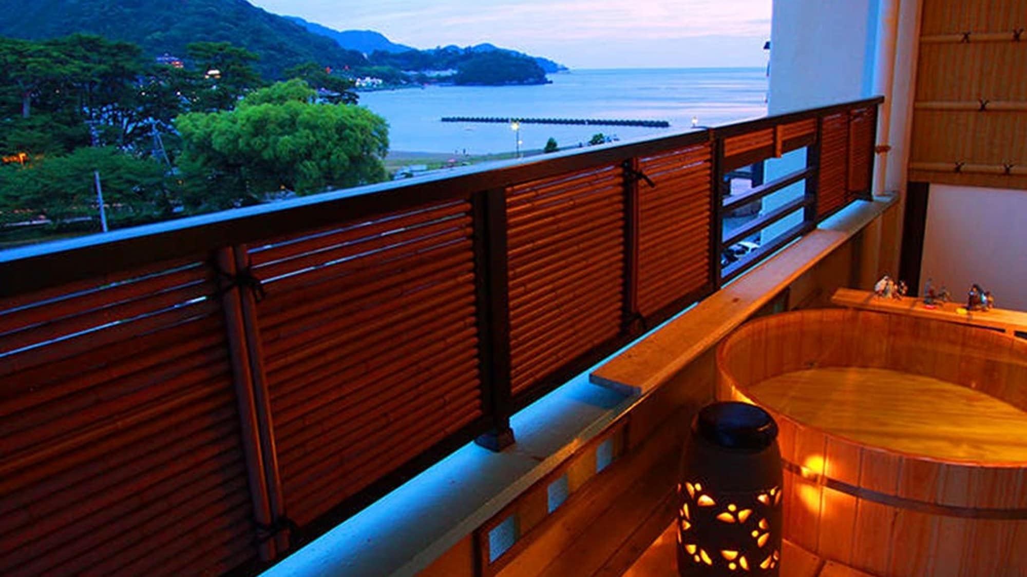 [Guest Rooms] Guest rooms with open-air baths (example)