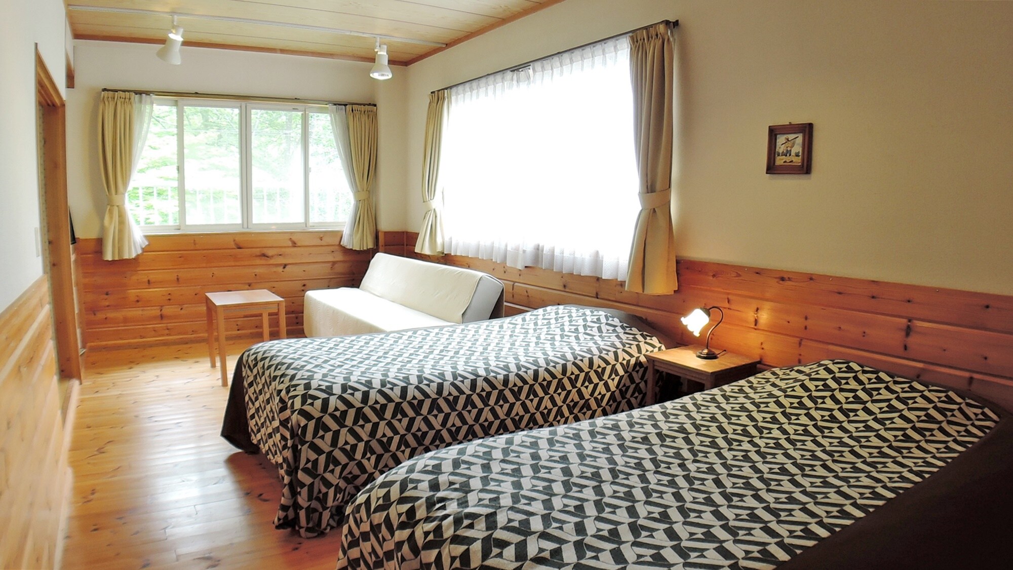 * [Example of a Western-style room] A room with the warmth of wood.