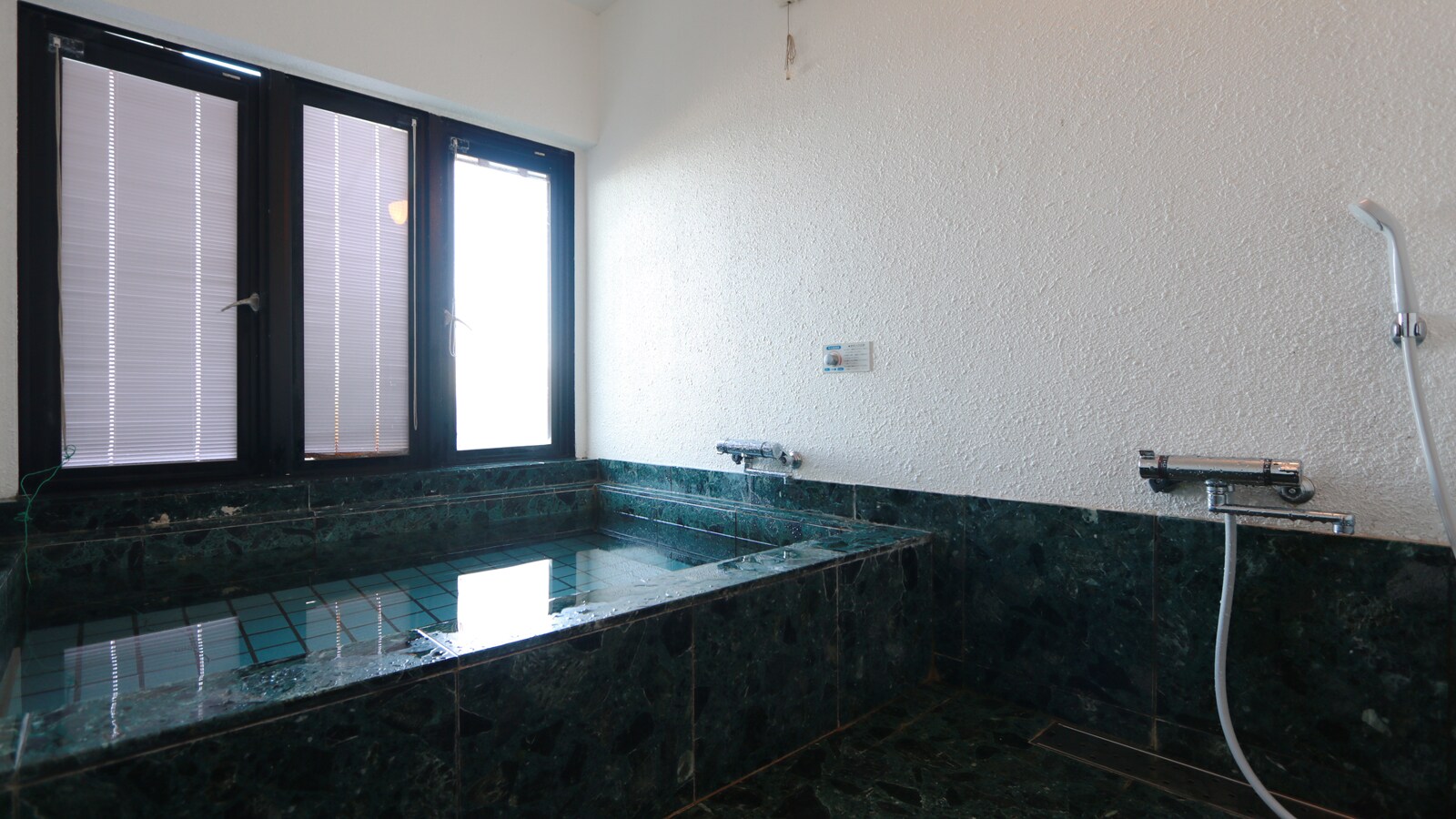 [Private bath 1] Marble private bath