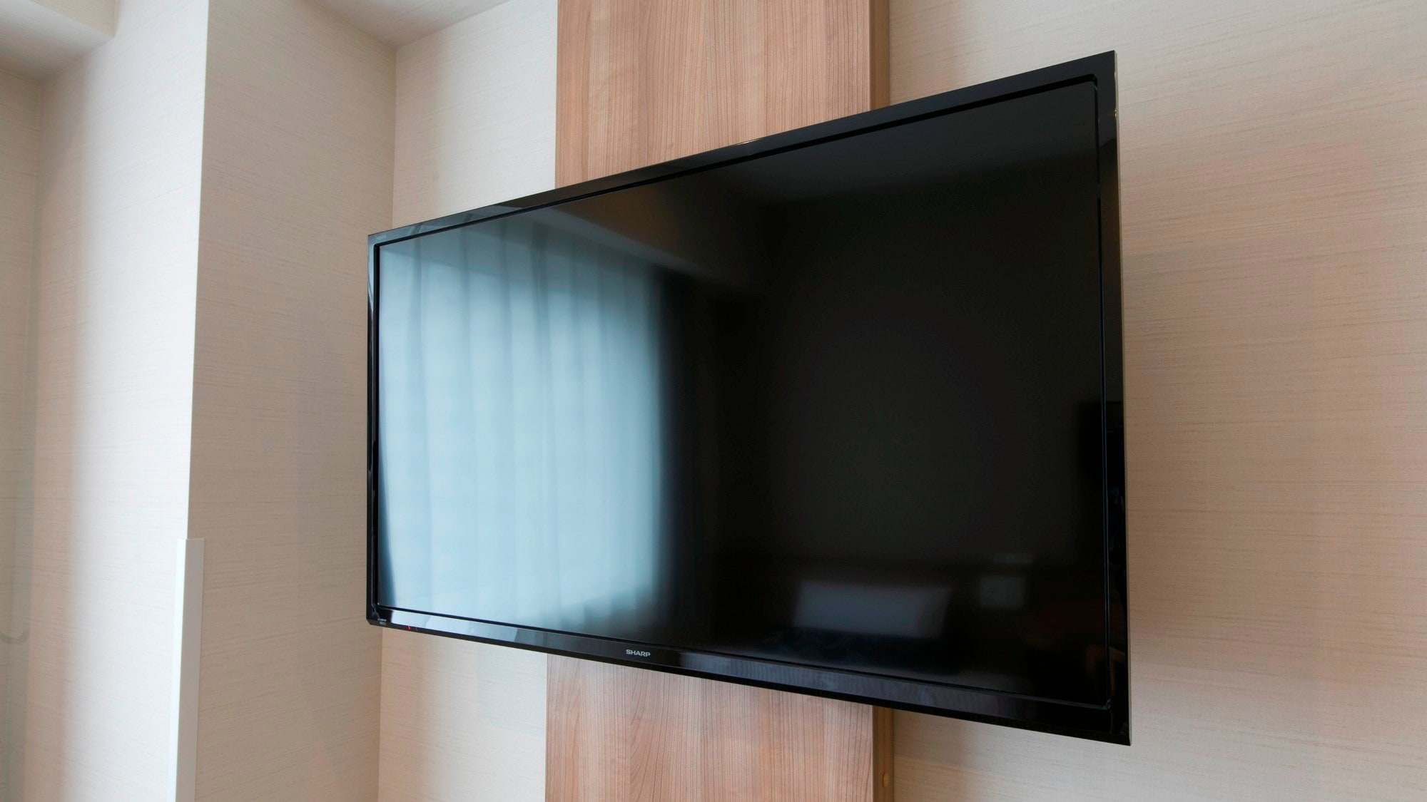 Large screen 40 inch wall-mounted TV introduced in all rooms
