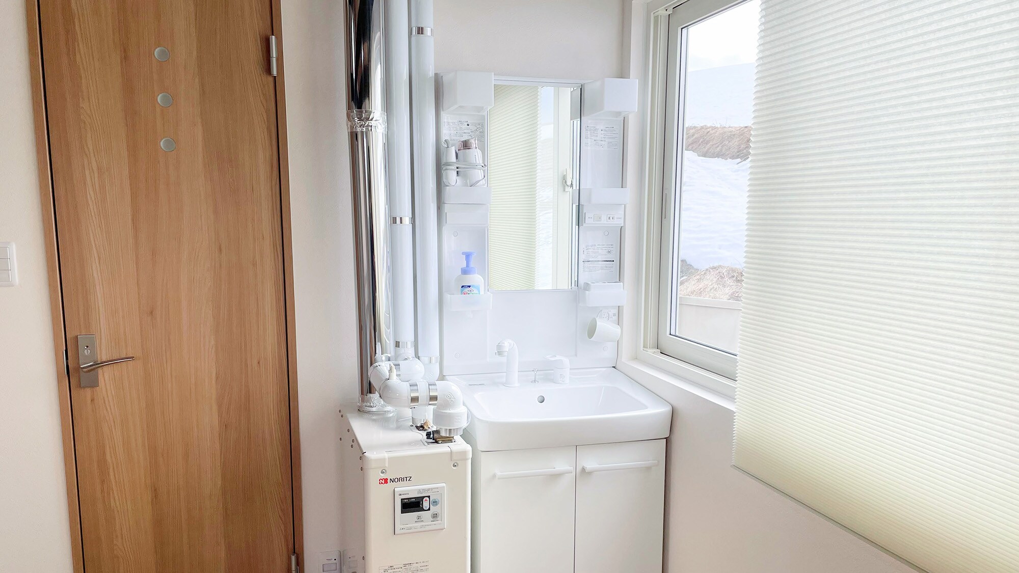 ・[Lodge/4 beds] There is a sink so you can take care of your appearance even when traveling♪