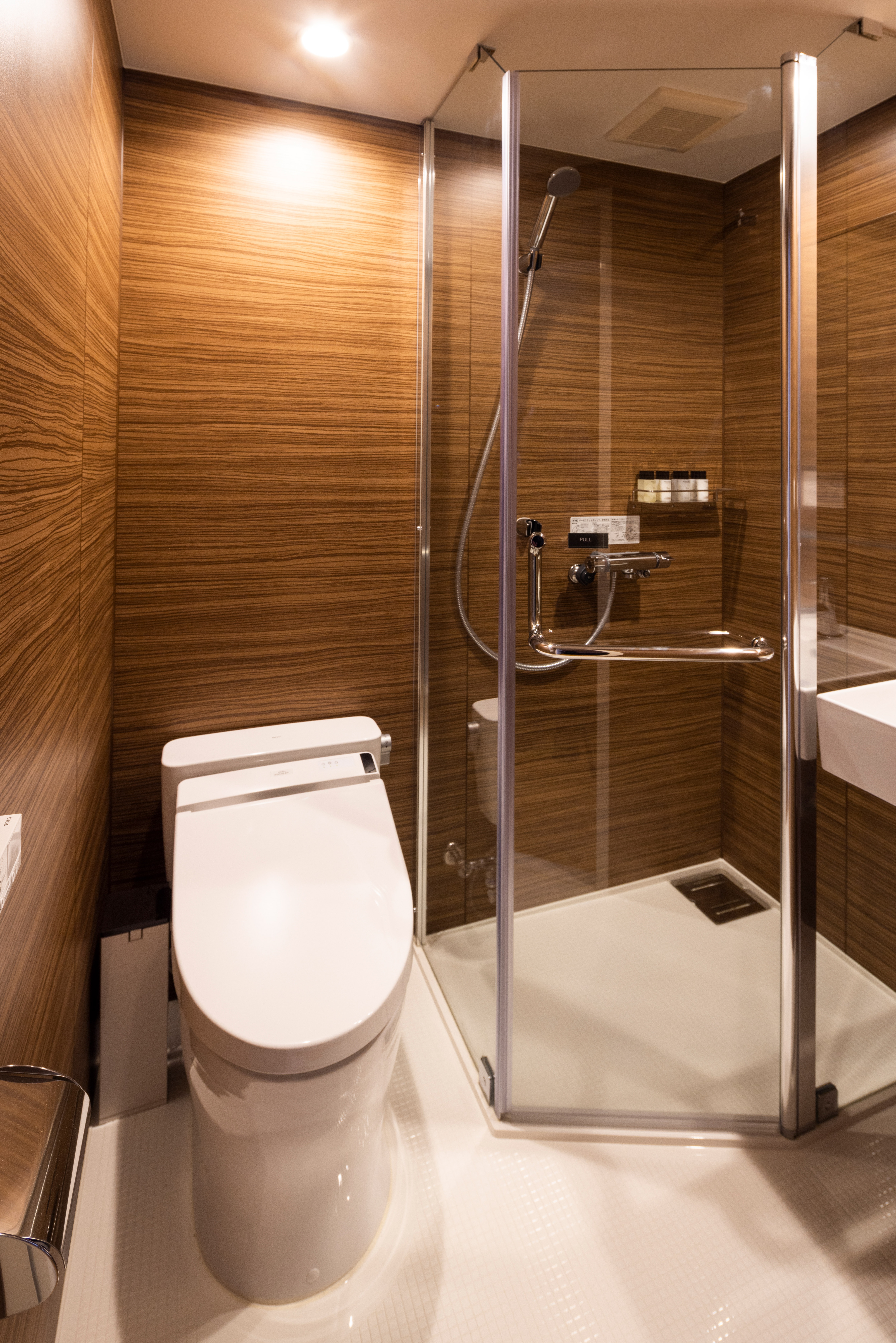 Toilet/Shower room