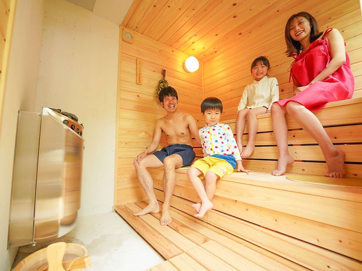 It's a completely private venue, so you don't have to worry even if you have children!