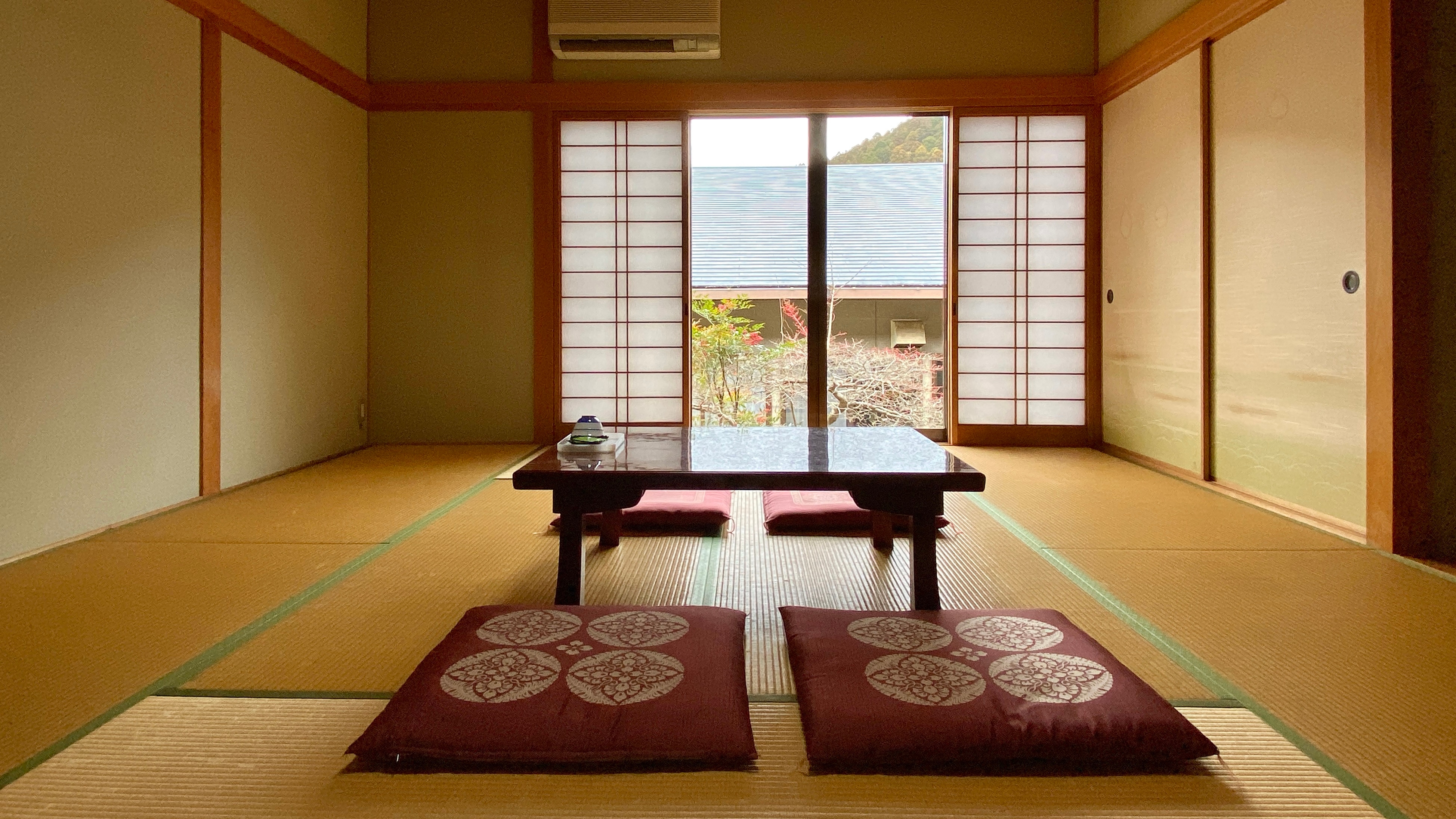 [Kamar bergaya Jepang 10 tatami, toilet dan wastafel termasuk] Kamar bergaya Jepang di gedung baru. Buatlah diri Anda nyaman dan rileks.　