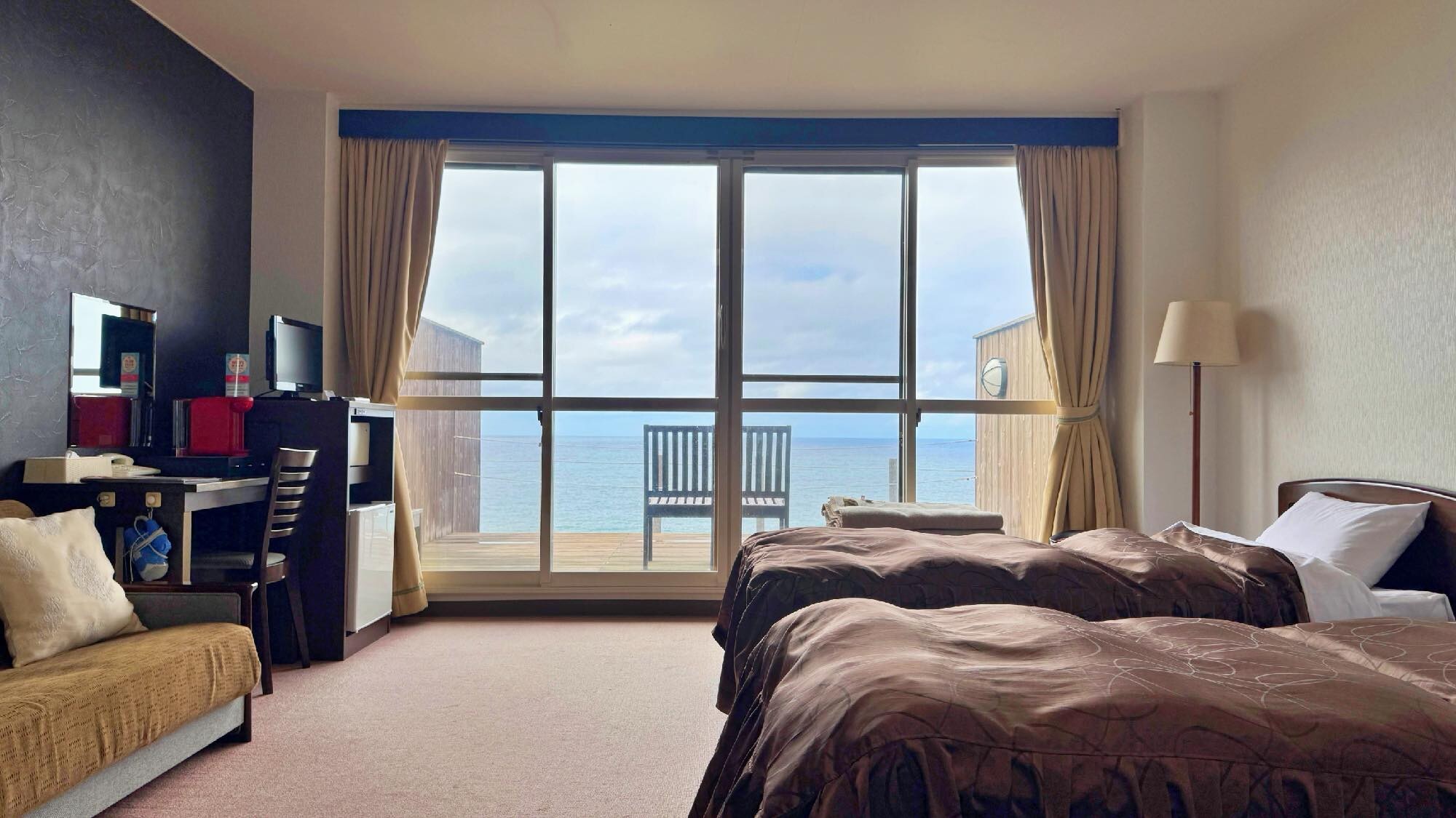[Ogi/Uranishi] Twin room + Sun deck with a spectacular view (with bathroom and toilet)