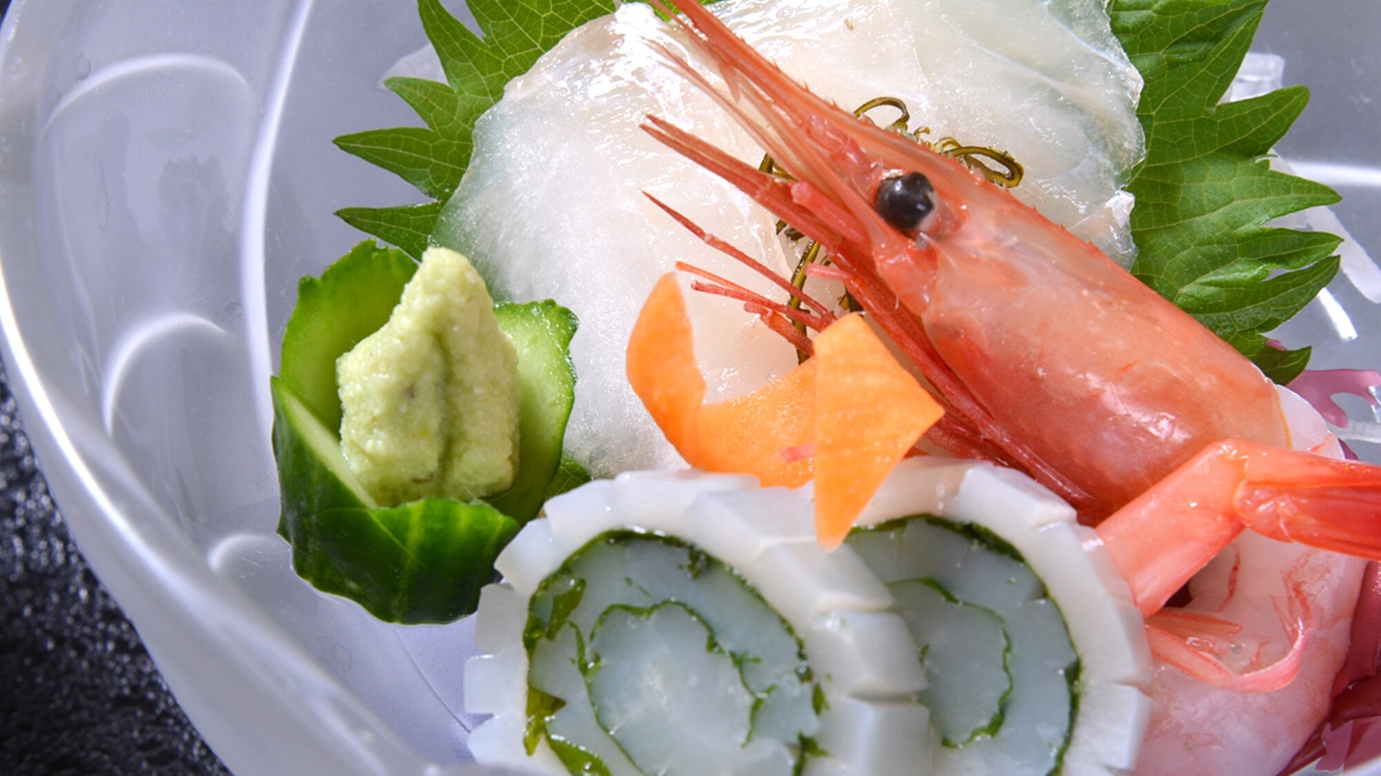 *Dinner example (Sashimi)/Fresh seafood caught in the Sea of Japan is presented in a colorful presentation.