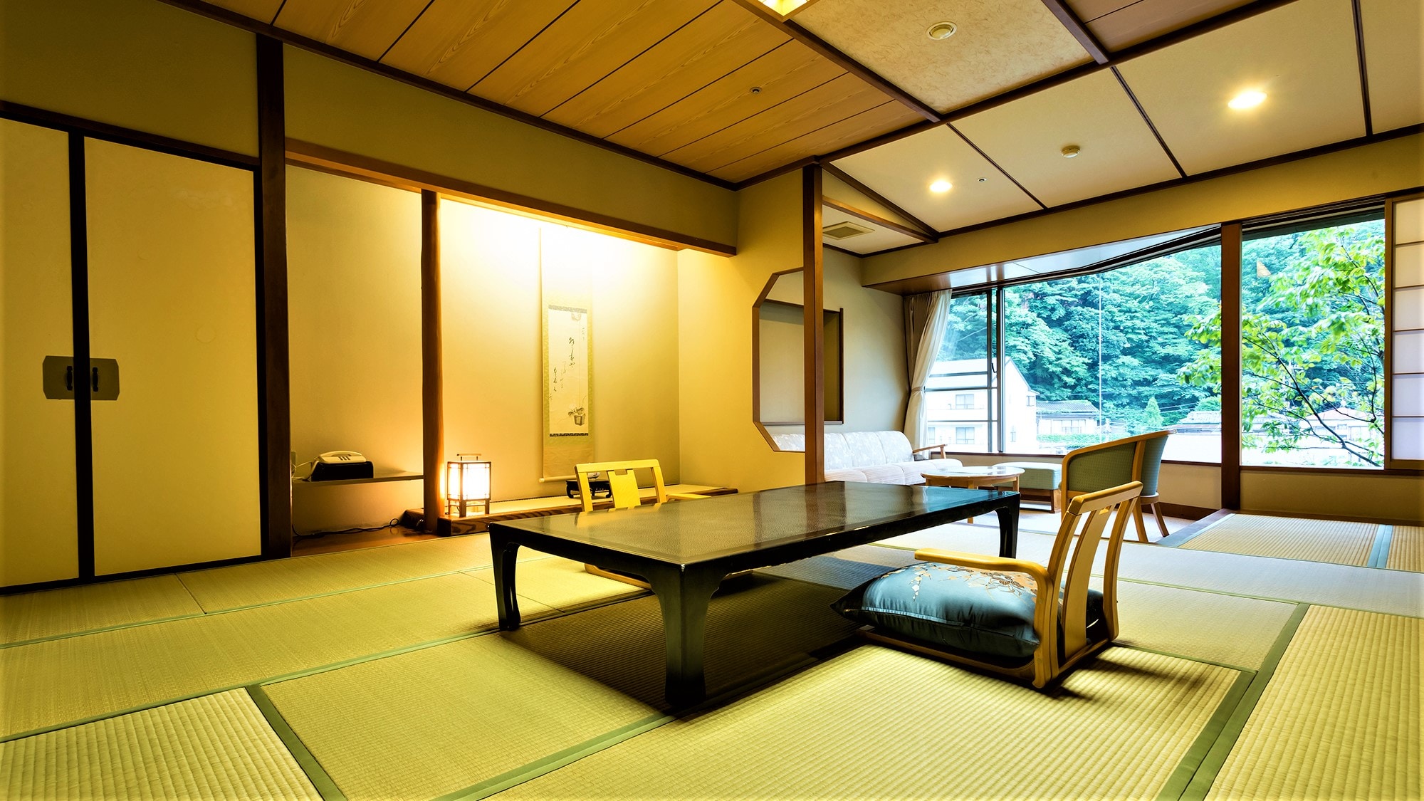 Japanese-style room with an open-air bath flowing on the river side (rock bath) Spacious 12.5 tatami mats