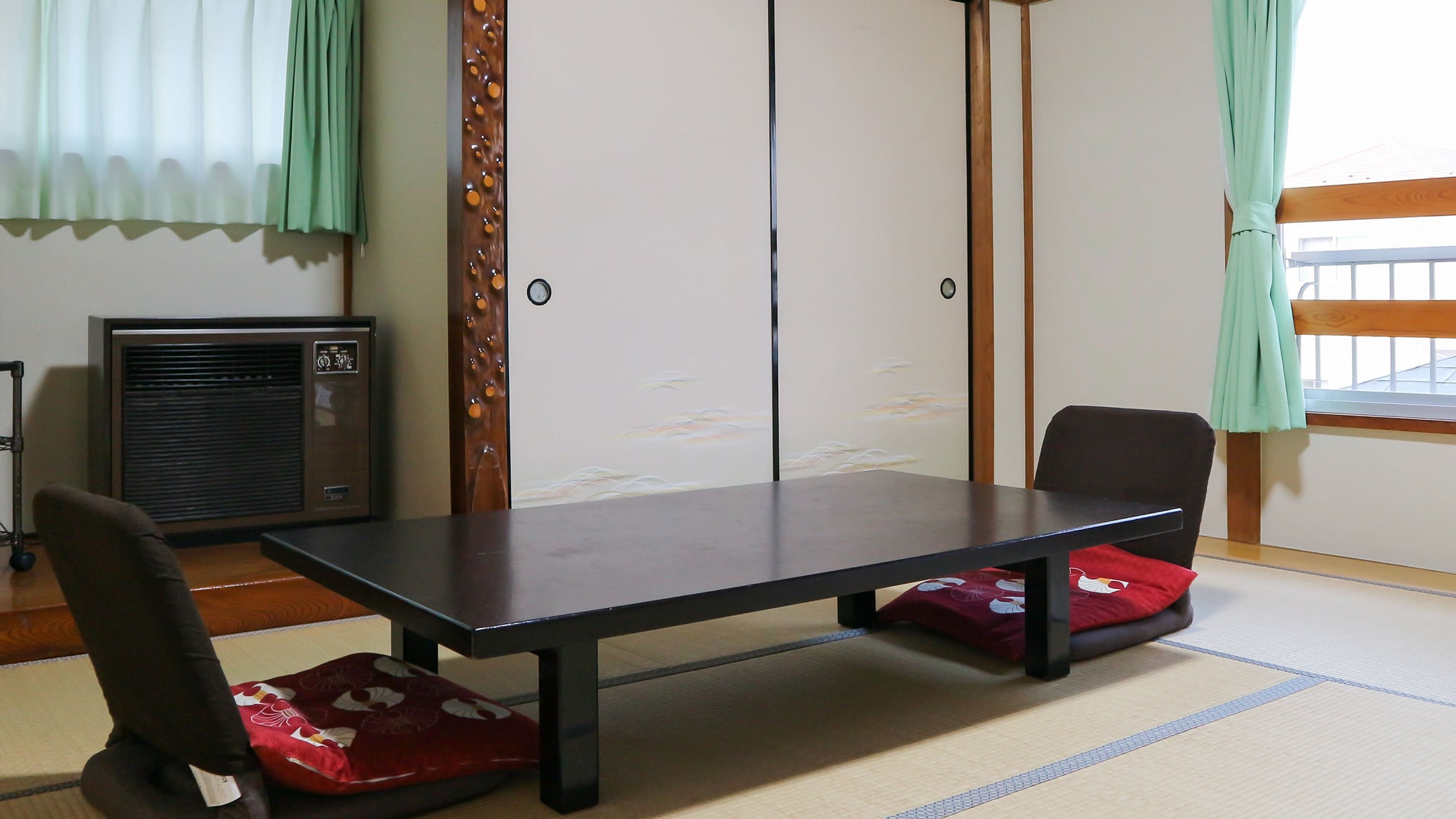 * [Japanese-style room 8 tatami mats (example of guest room)] Family use ◎ Please relax in a relaxing space.