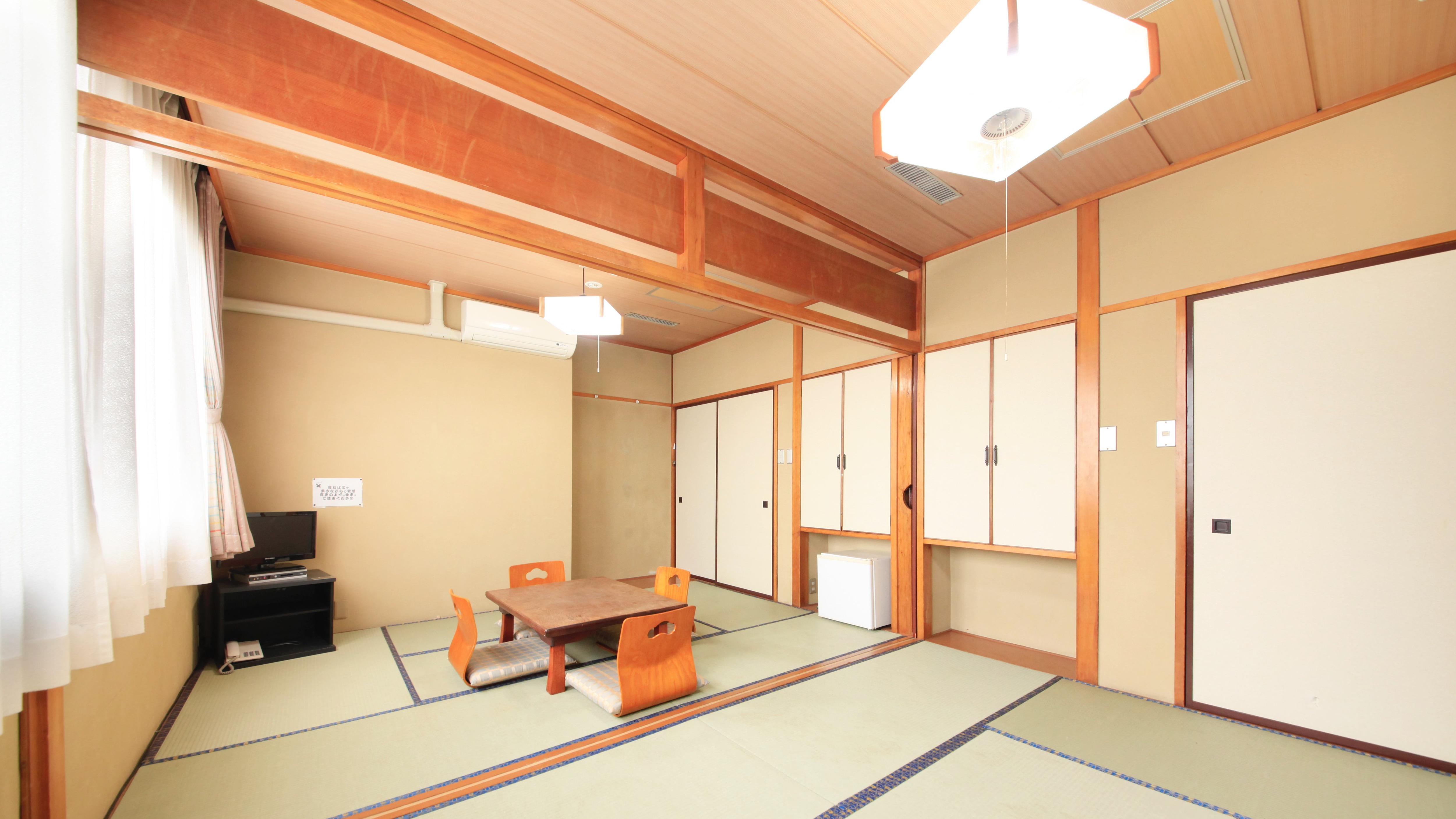 [Non-smoking in all rooms] Japanese-style room 12 tatami mats <without bath / with toilet> <equipped with Wi-Fi>