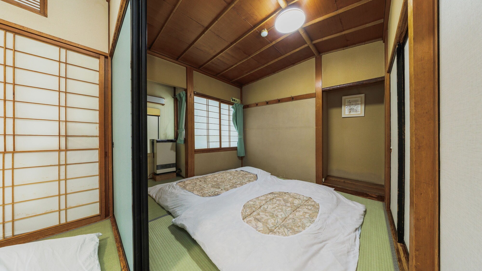 [Japanese-style room, 12.5 tatami mats] Enjoy a relaxing time surrounded by the scent of tatami mats.