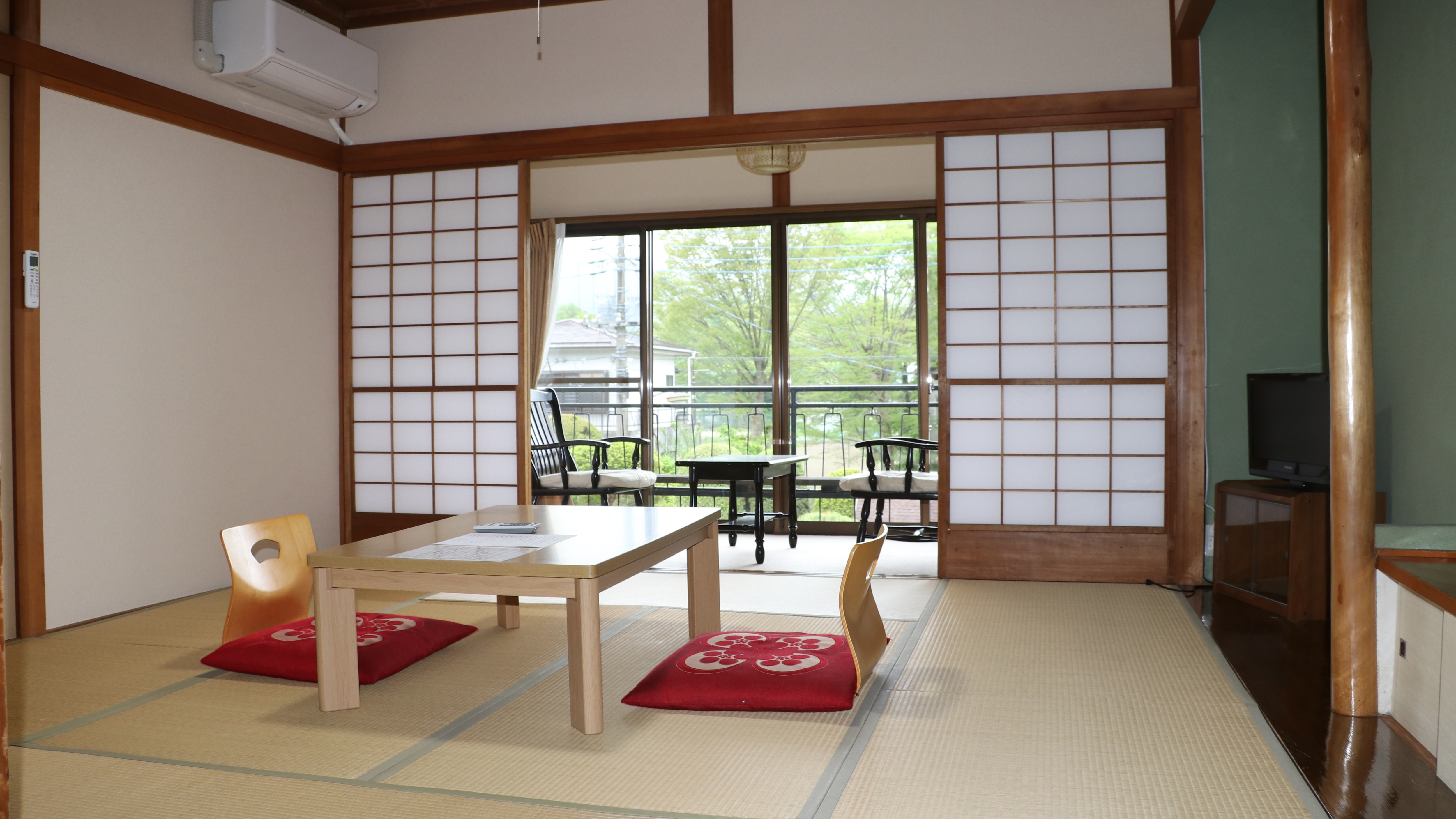 2nd floor Japanese-style room 8 tatami mats