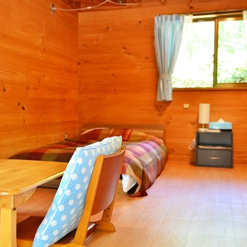 [Cottage room with loft] 2