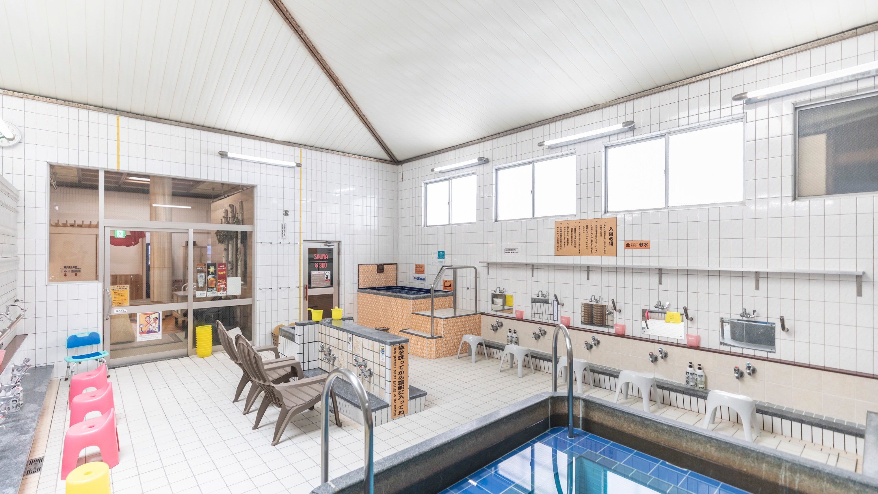 Nhà tắm nữ (cách khách sạn Irifune Onsen khoảng 1 phút đi bộ)