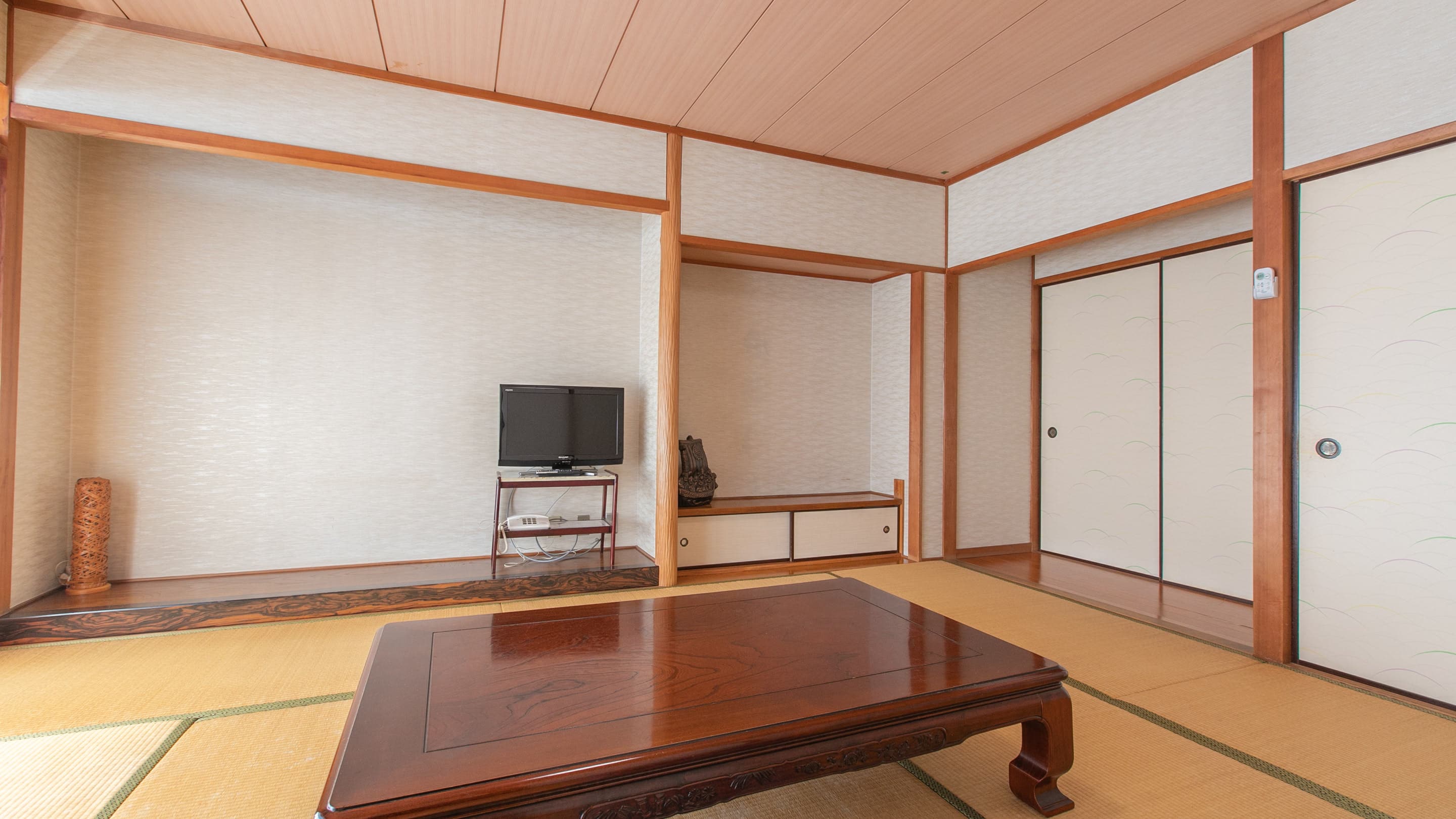 [Non-smoking] Japanese-style room for 1-3 people (shared bathroom and toilet)