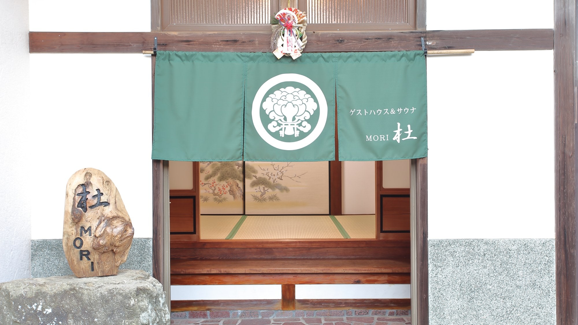 ・[Exterior] A traditional Japanese house for rent. There are three rooms in the building, so it is spacious enough for families or groups.