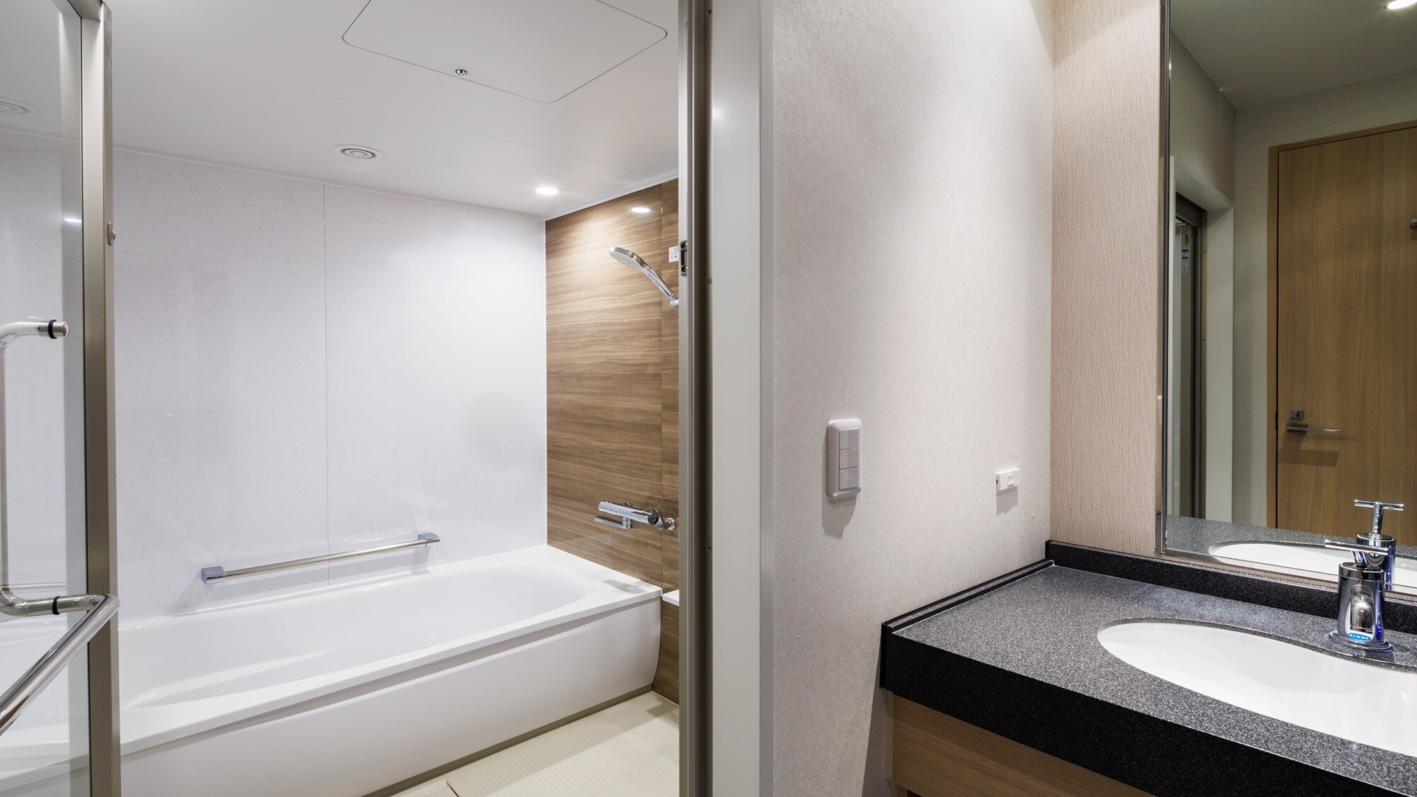 Bathroom (UTSUROI/with washing area)