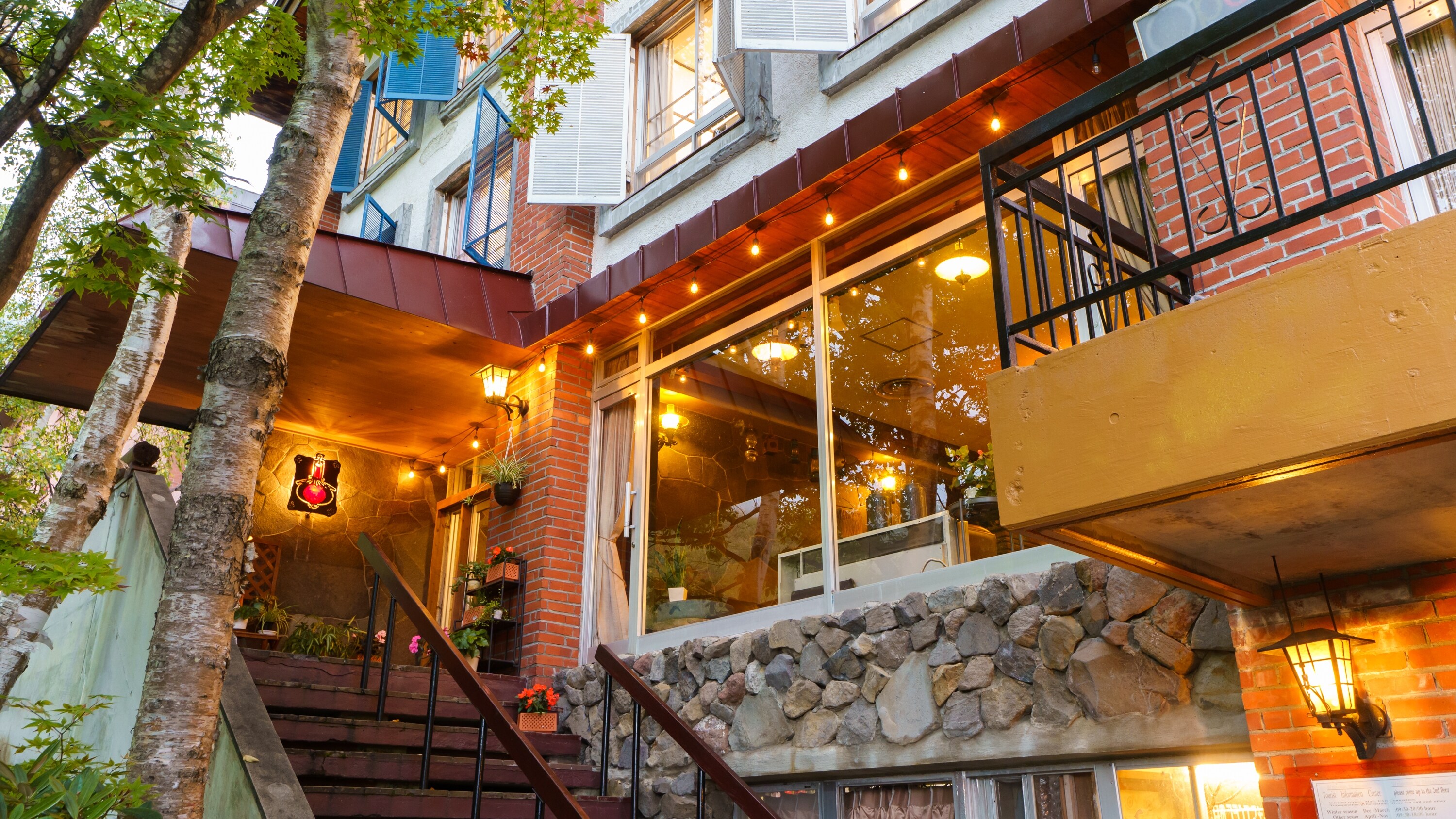 *[Entrance] Welcome to Villa Alpen! A small lodge in Shiga Kogen where you can enjoy nature throughout the four seasons.