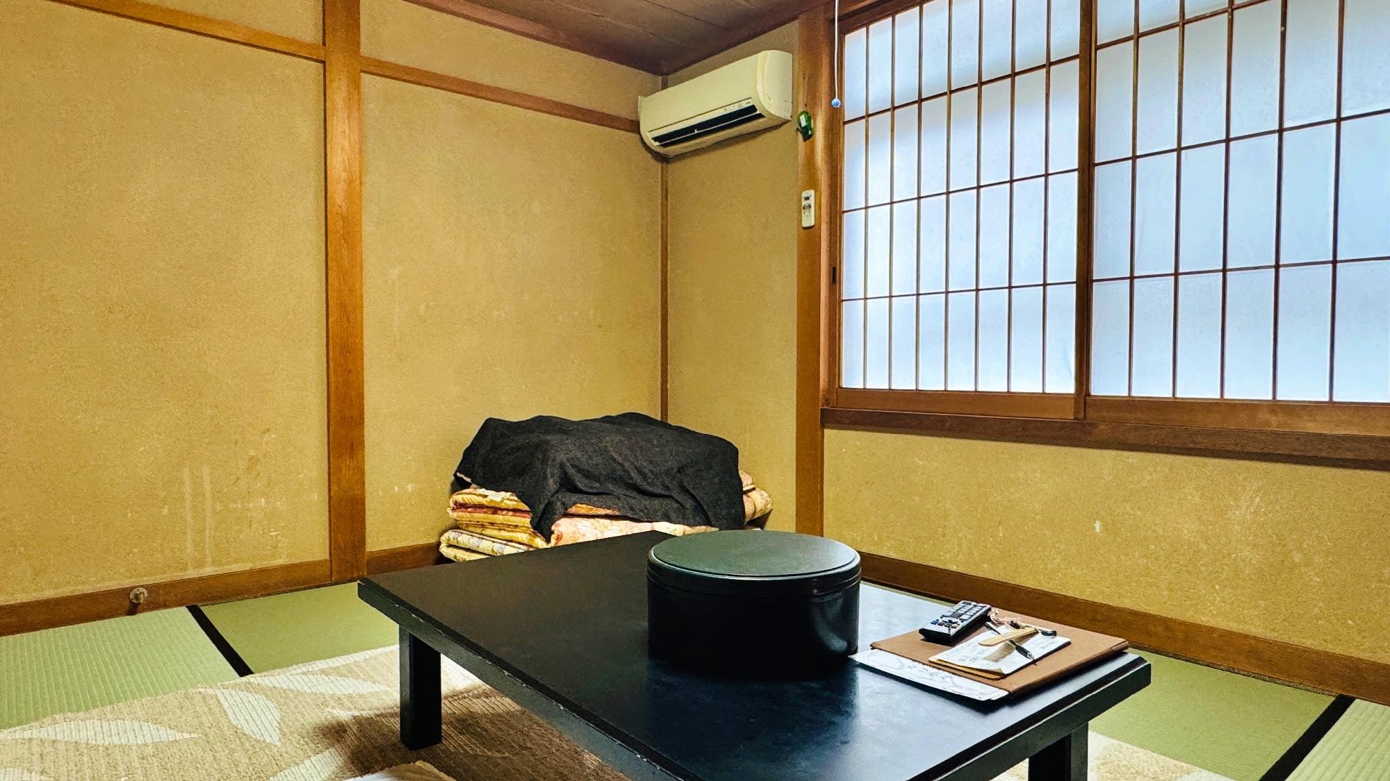Japanese-style room (6 tatami mats)