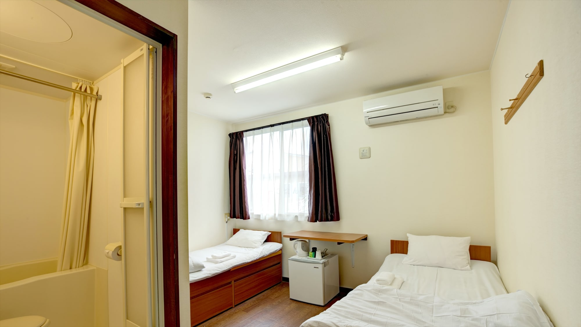 ◆ 雙床房：13平米，帶衛浴、空調、電視、冰箱
