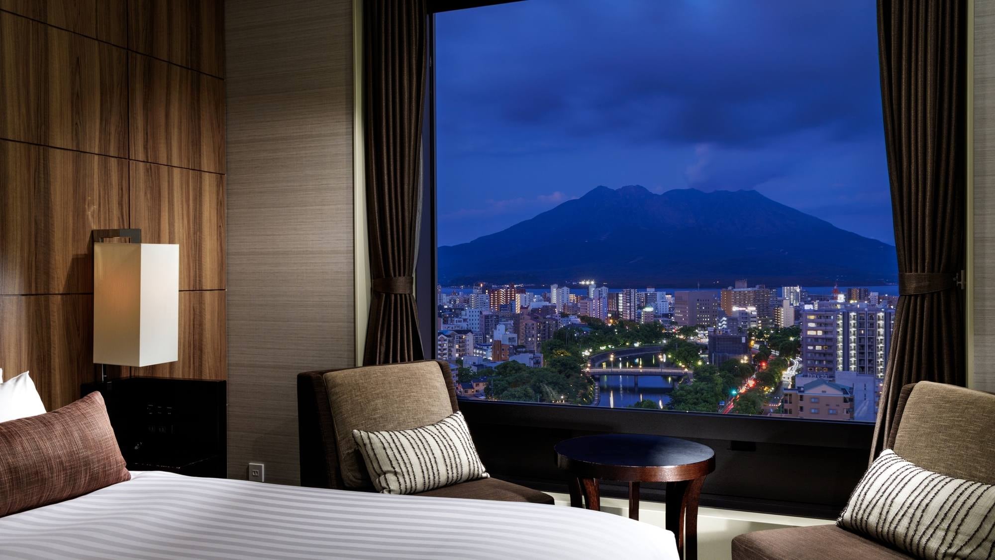 The magnificent view of Sakurajima from the room