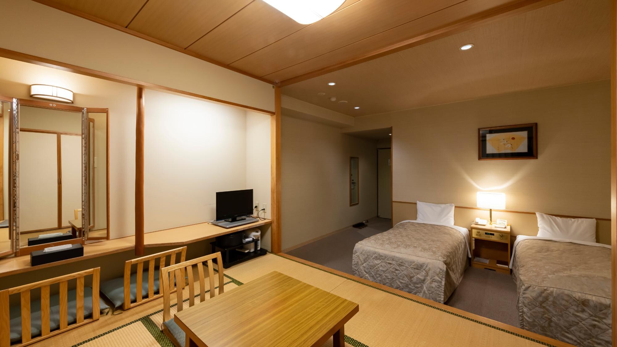 [Corner room Japanese-Western style room] River view Japanese-Western style room with bed