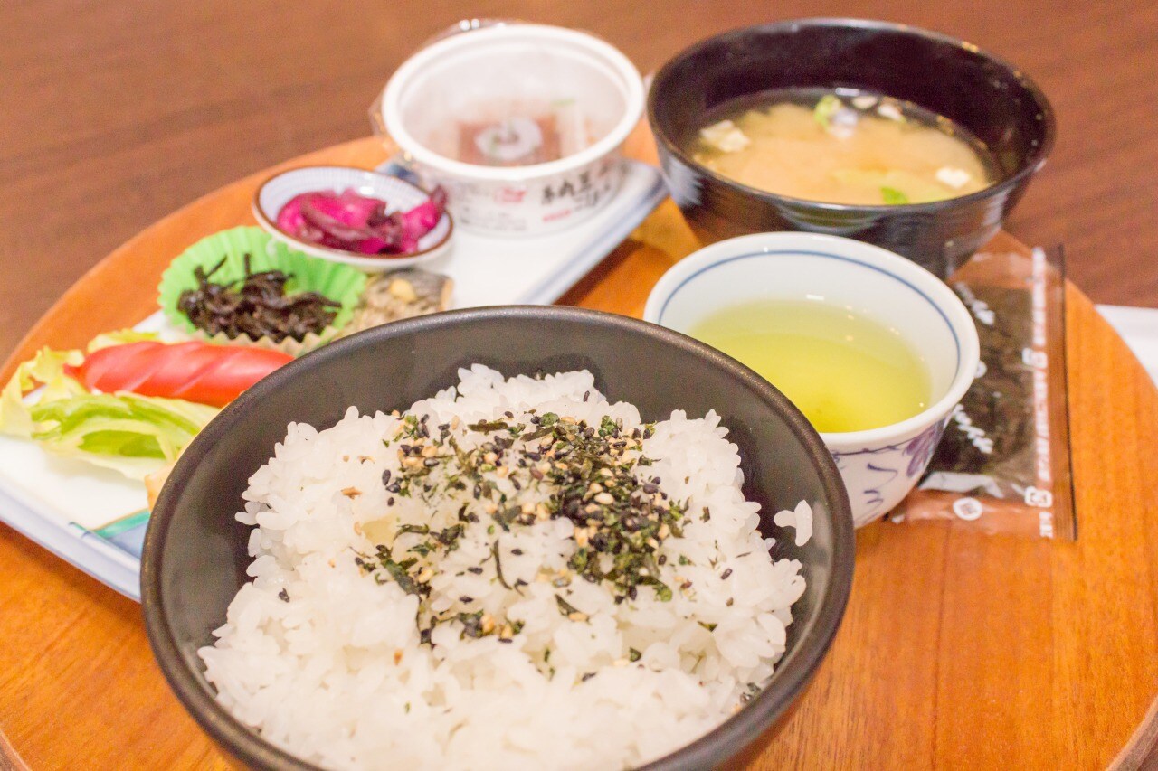 ●Sarapan● Hidangan khas Jepang yang dipenuhi kekayaan budaya Oita, termasuk sup miso dan banyak bahan (hidangan khas Barat juga tersedia)