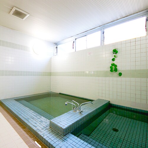[Bathhouse] It is available 24 hours a day. Stretch your legs and relax ♪
