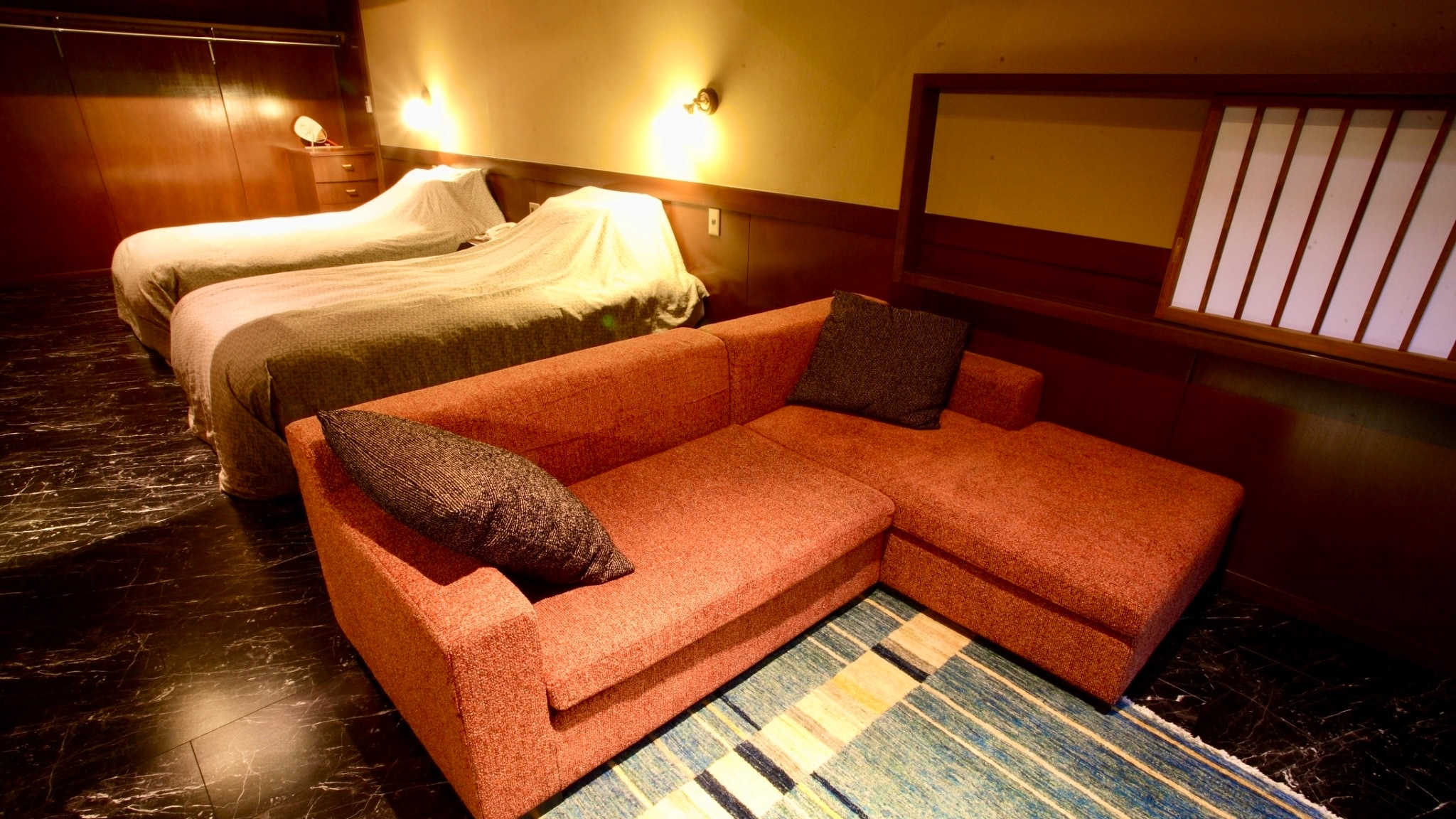 [Western-style twin room] With free-flowing hot spring water/semi-open-air bath - Nagaya-style detached house -