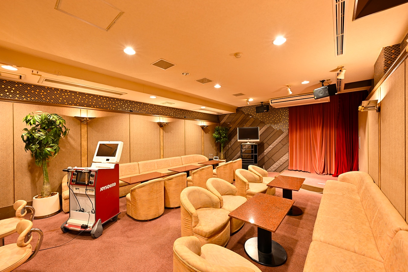 [Karaoke room]