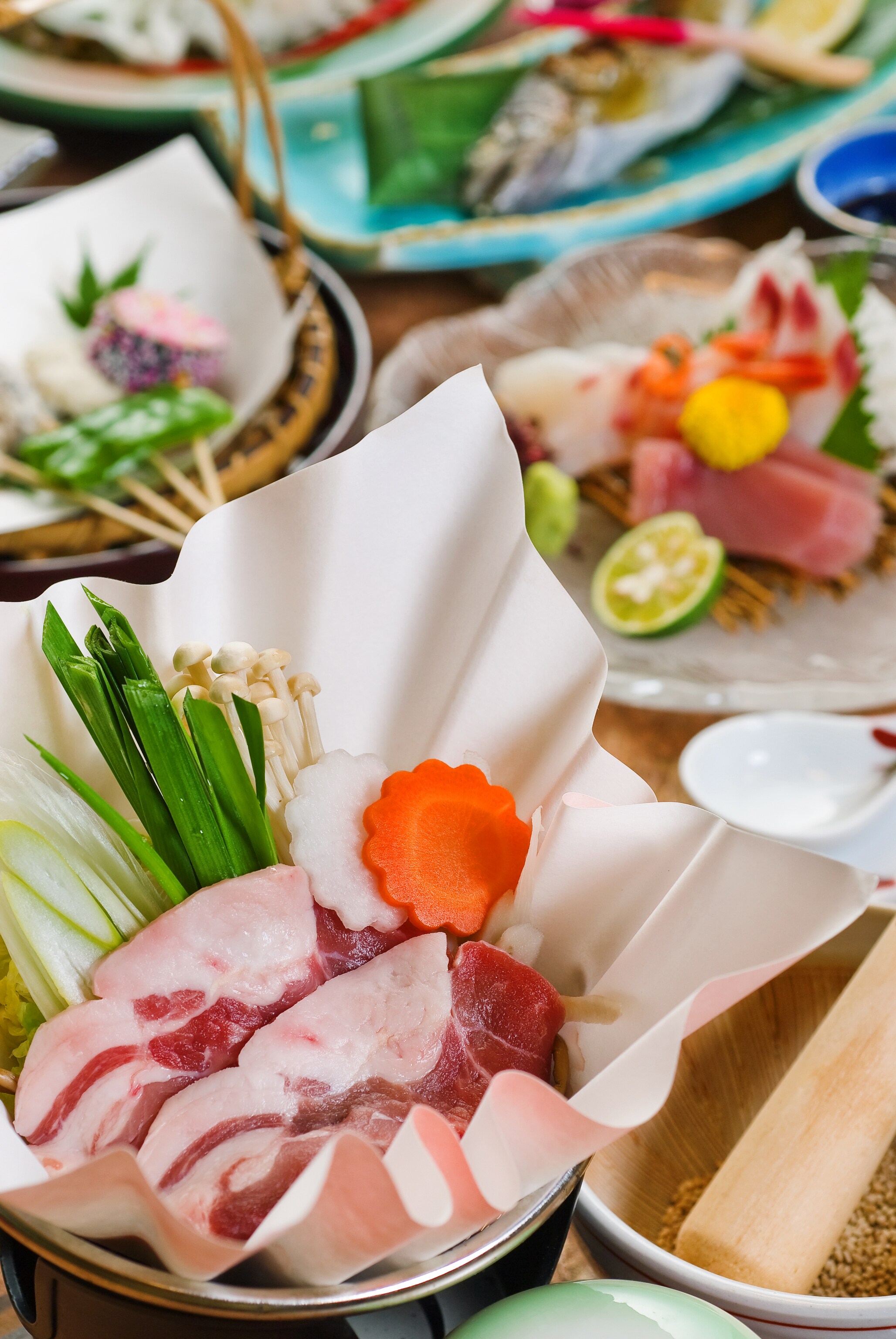 Kaiseki cuisine with a small pot of wild boar (example)