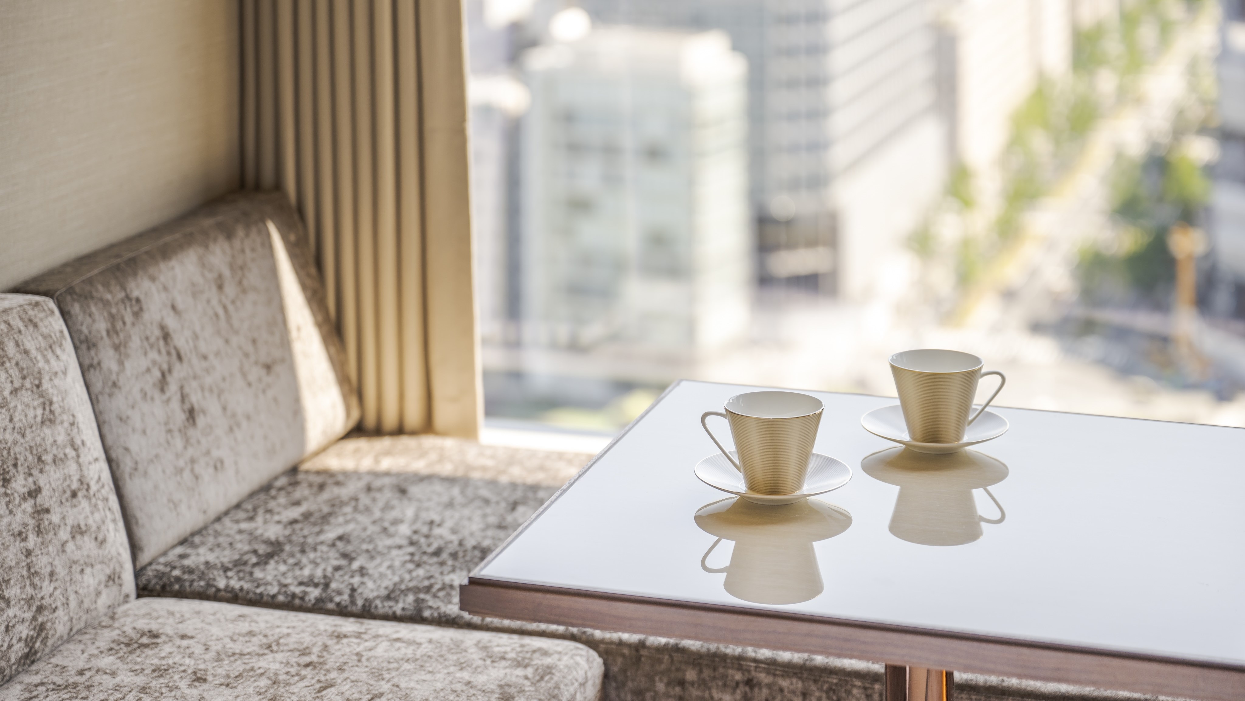 창가의 흥분으로 편안한 시간을