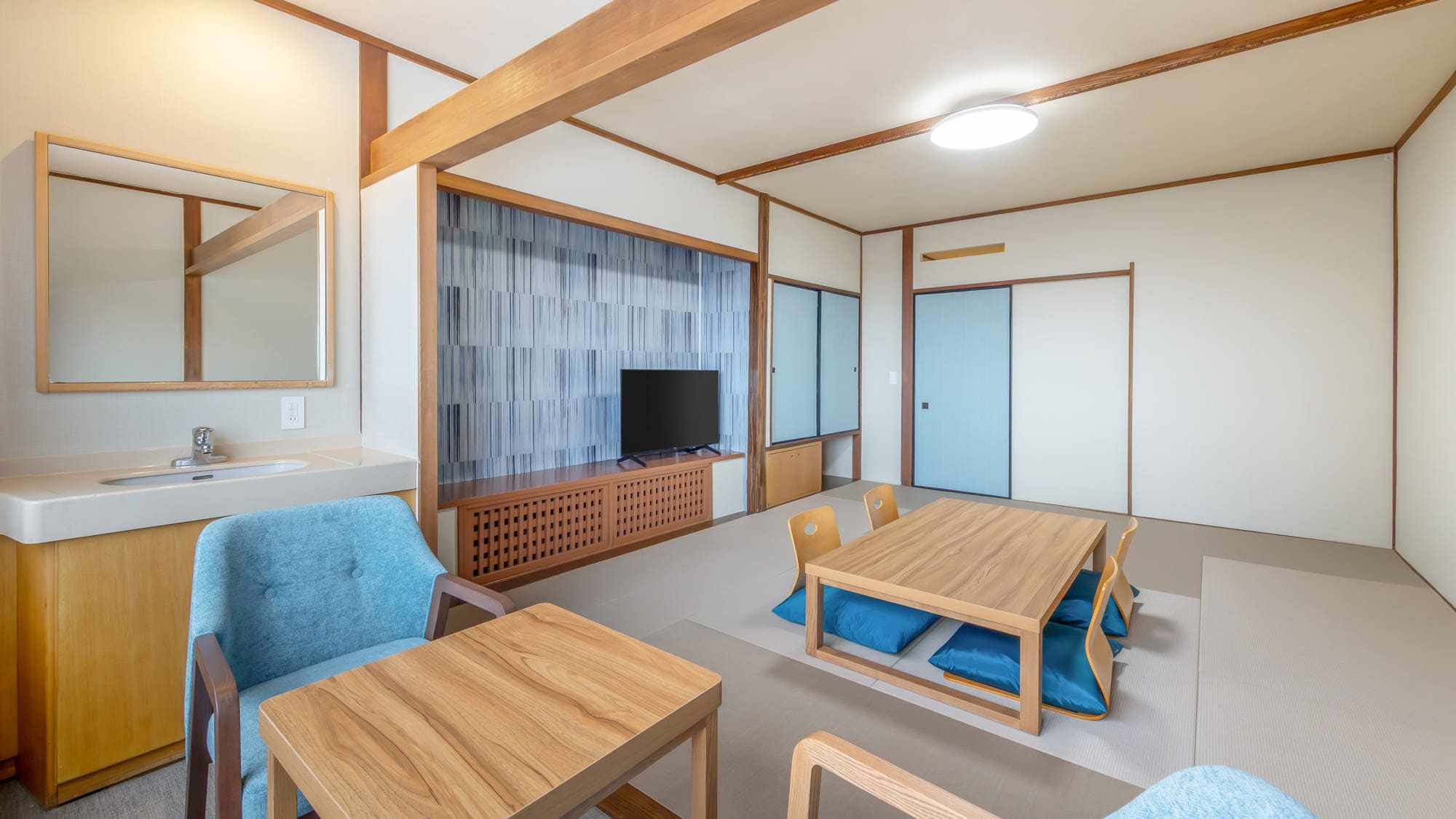 <Diperbarui pada Desember 2025> Kamar bergaya Jepang (10 tikar tatami) tanpa kamar mandi. Dapat menampung hingga 5 orang.