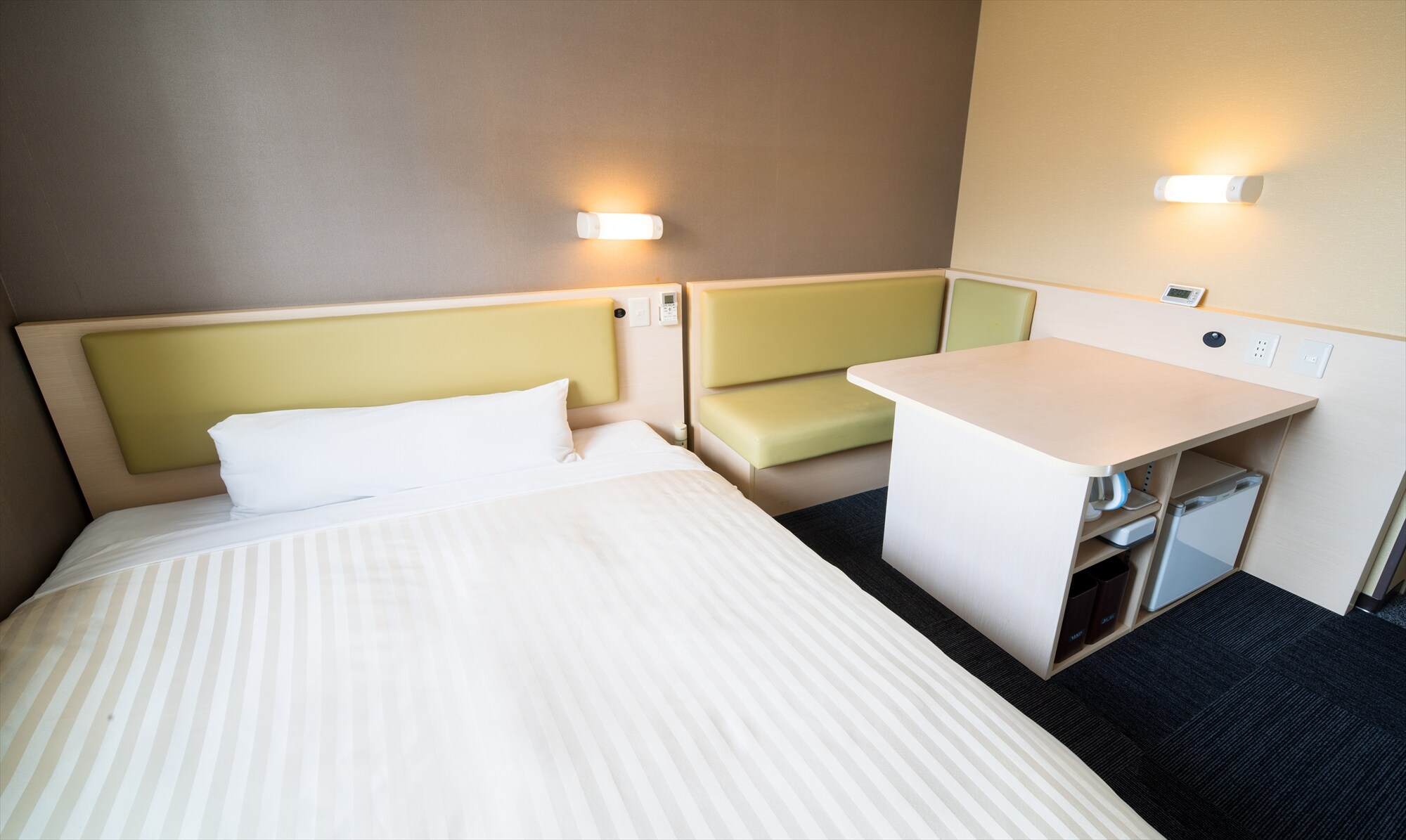 You can relax in the spacious bed.