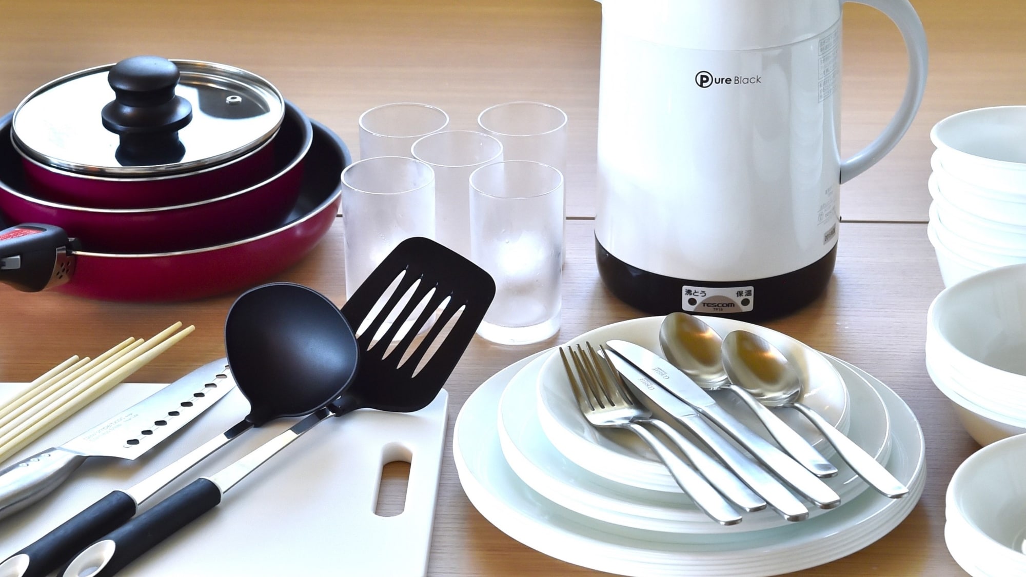 [Room equipment] Frying pans and tableware are also provided. You can cook without holding anything.