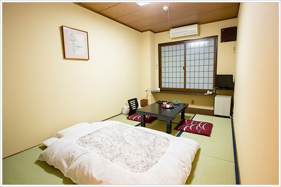 Japanese-style room (6 tatami mats)