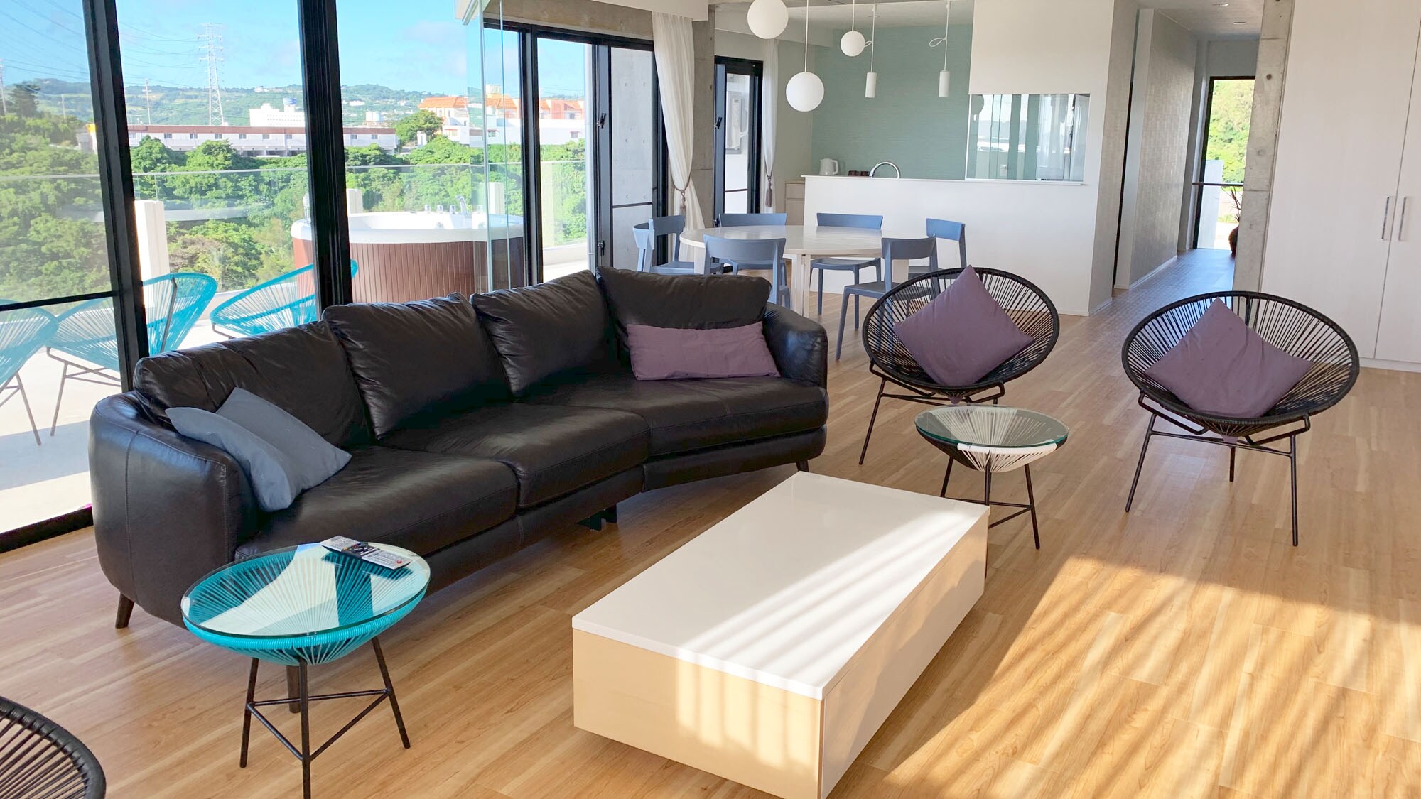 4th floor living room