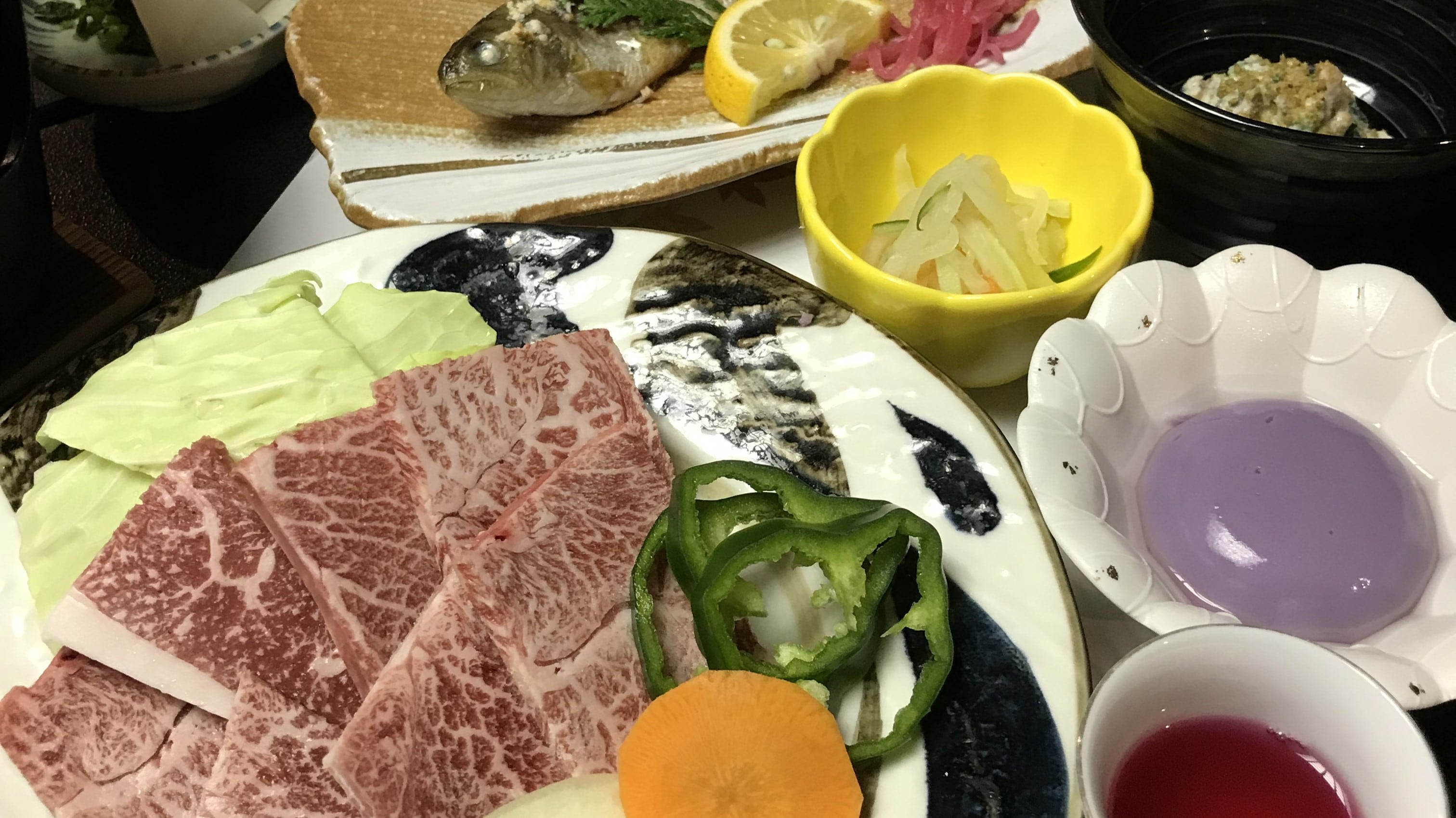 <烤肉怀石>以肉为中心,增加满足感!享受私人浴室和 10 道烤肉怀石料理!