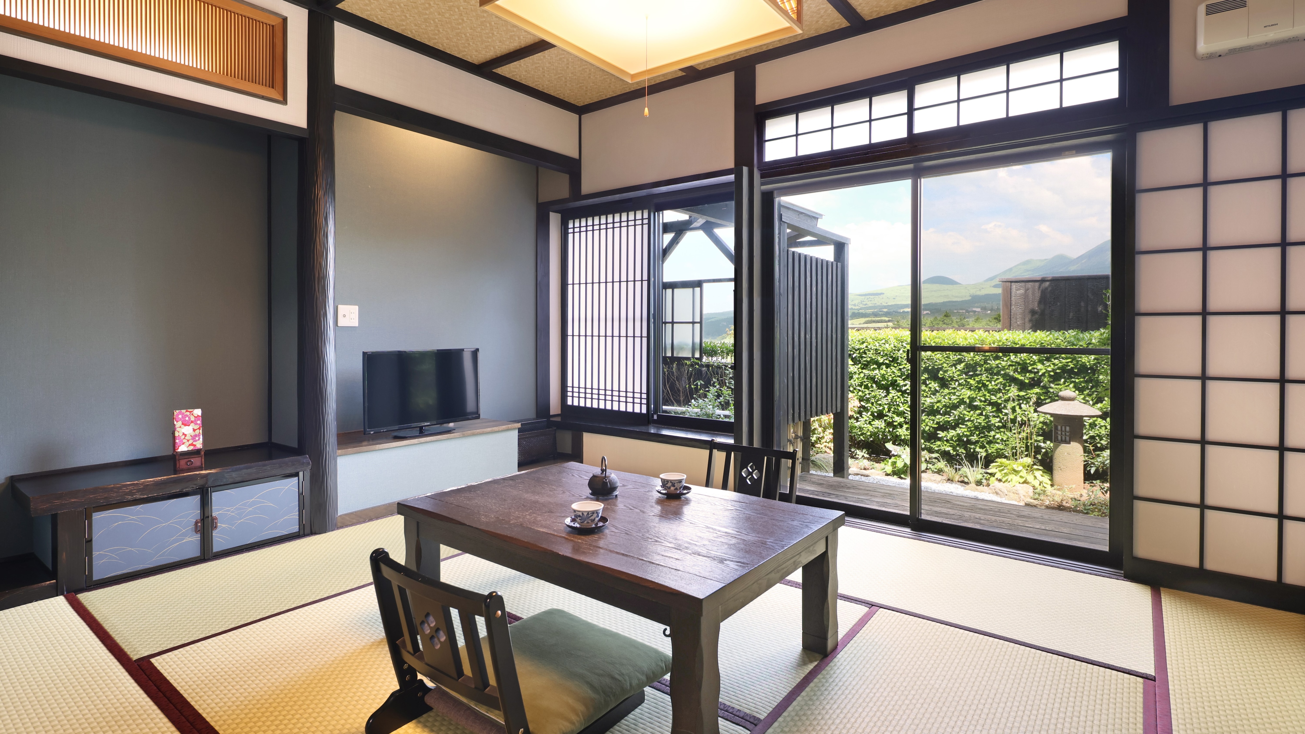 [Renewed in 2024] With open-air bath [Japanese-Western room] Japanese-style room approx. 11 tatami mats + Western-style room approx. 10 tatami mats [Seika]