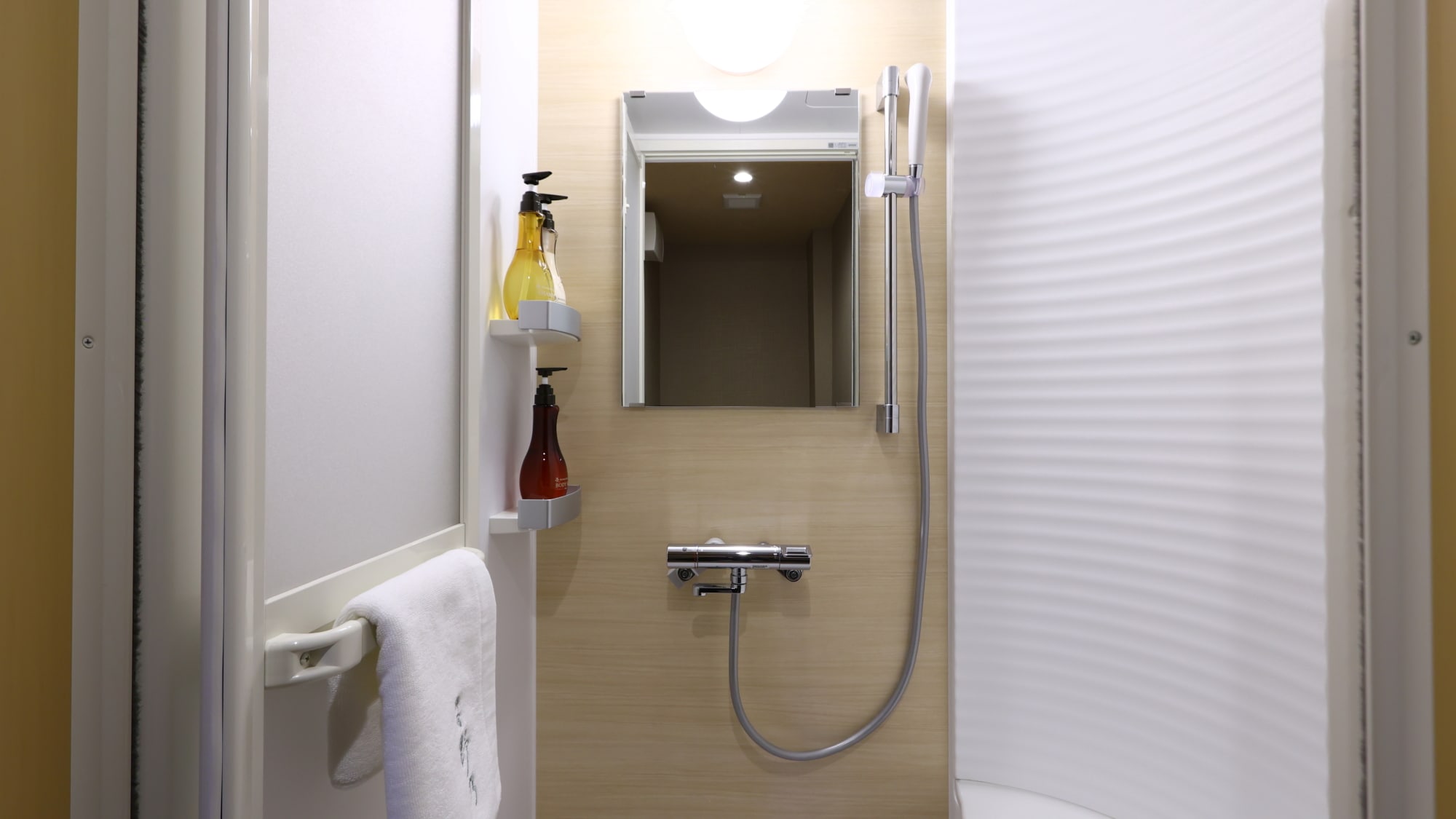 ■ Shower booth (double, queen, king, twin, deluxe twin)
