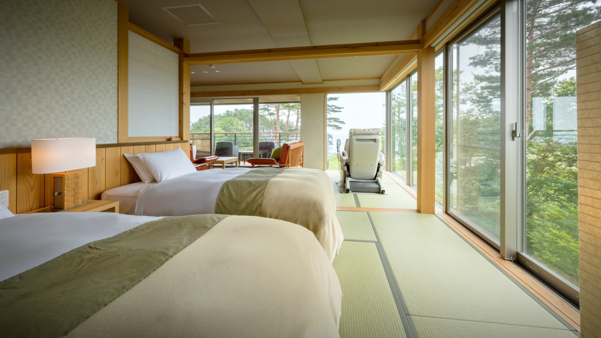 [Jiro's hermitage, 2nd floor] 20 tatami mats, modern Japanese and Western room with open-air bath ◆ Twin beds (semi-double) are available.